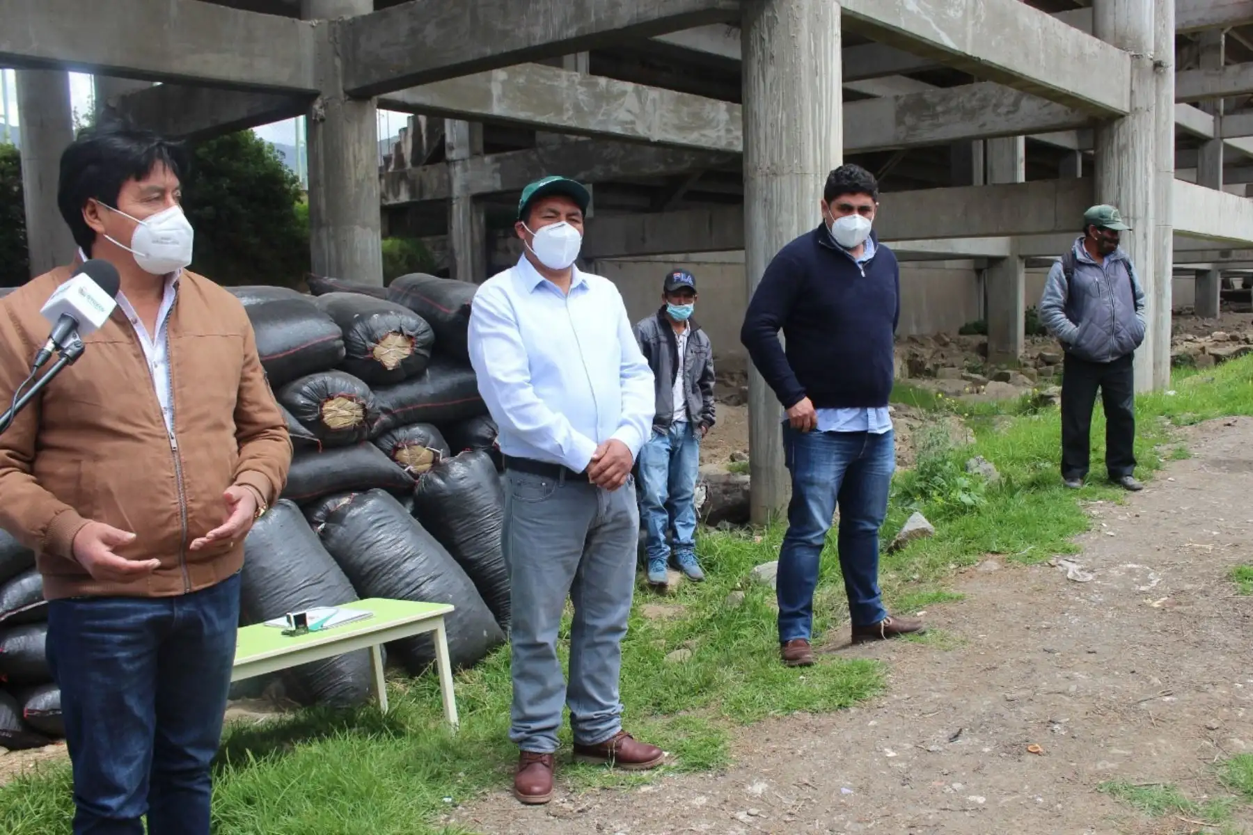 Familias altoandinas de la región La Libertad fueron beneficiadas con semillas de pastos mejorados y abono orgánico. Foto: ANDINA/Difusión
