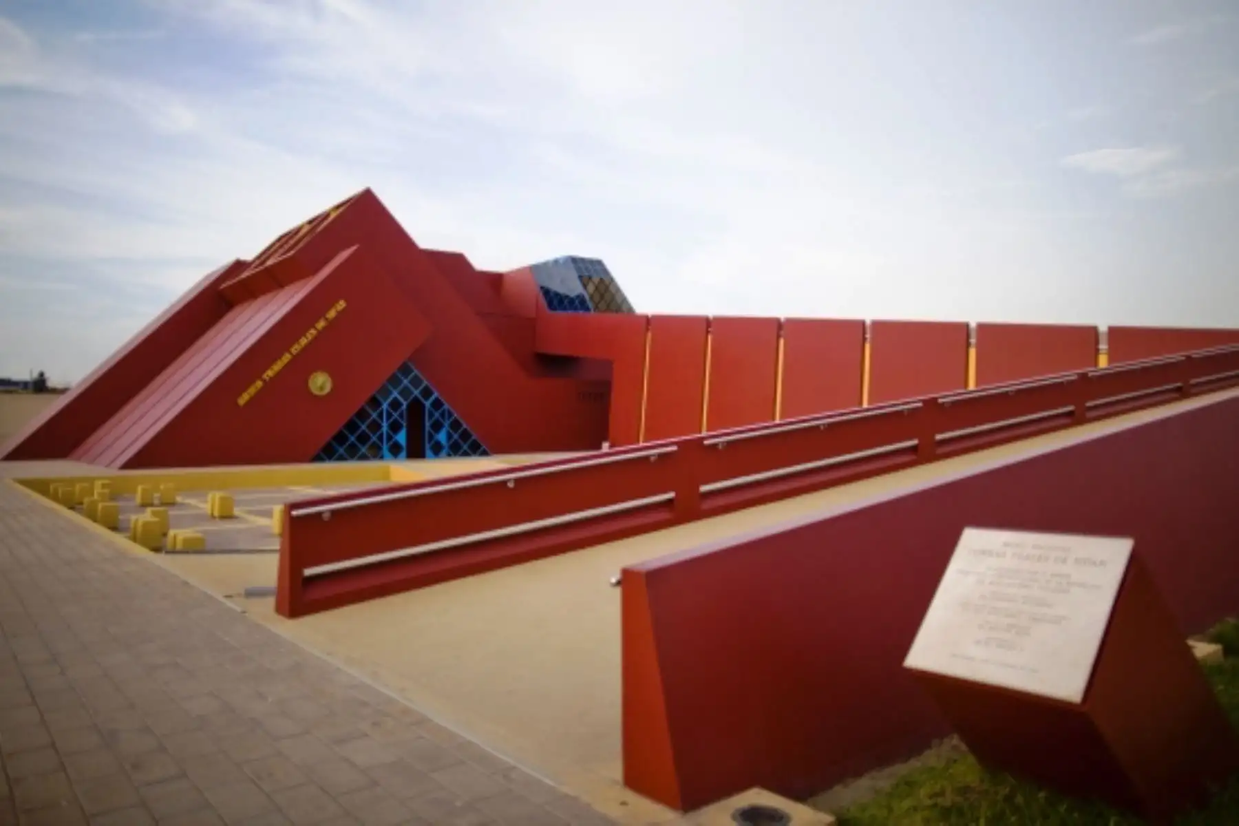 Desde la comodidad de sus hogares, niños, jóvenes y adultos podrán conectarse a la transmisión en vivo del tour guiado por el arqueólogo Walter Alva.