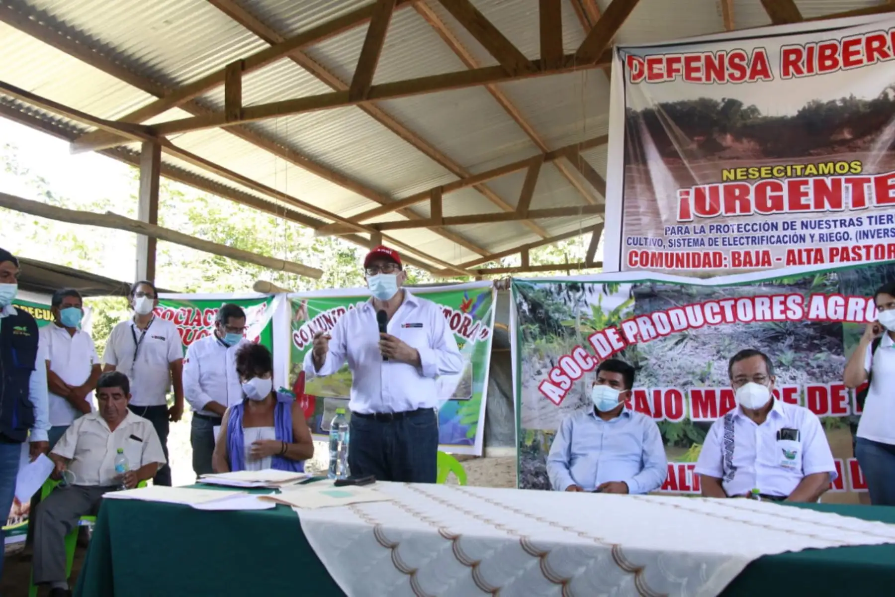 Ministro del Ambiente, Gabriel Quijandria, junto con el ministro de Agricultura  Federico Tenorio,  llegaron a Madre de Dios para evaluar e implementar acciones frente a los daños en las zonas agropecuarias inundadas en dicha región.
Foto: Midagri