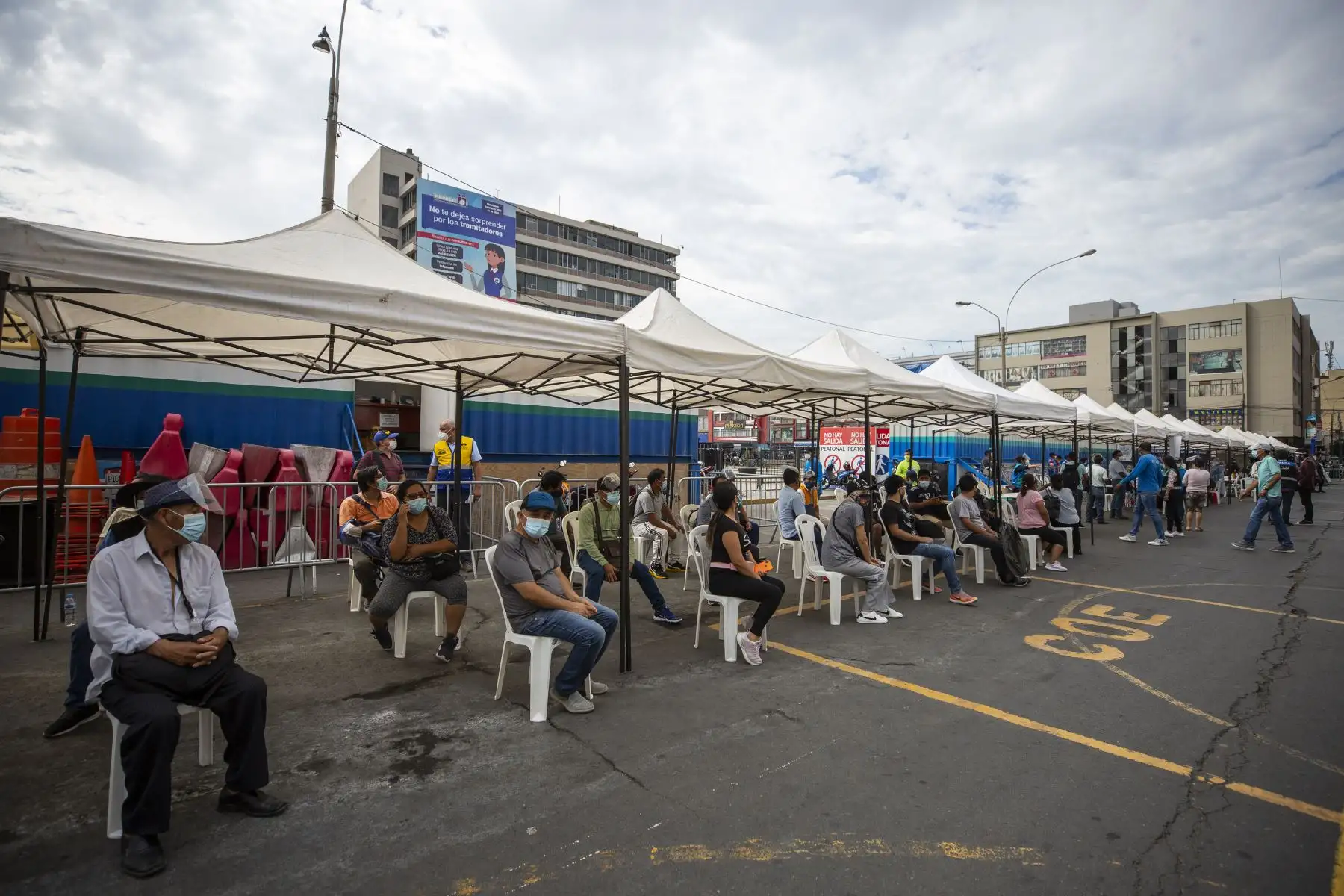 Programa Lima Te Cuida, atiende a comerciantes de Mesa Redonda, Foto :ANDINA/MLM