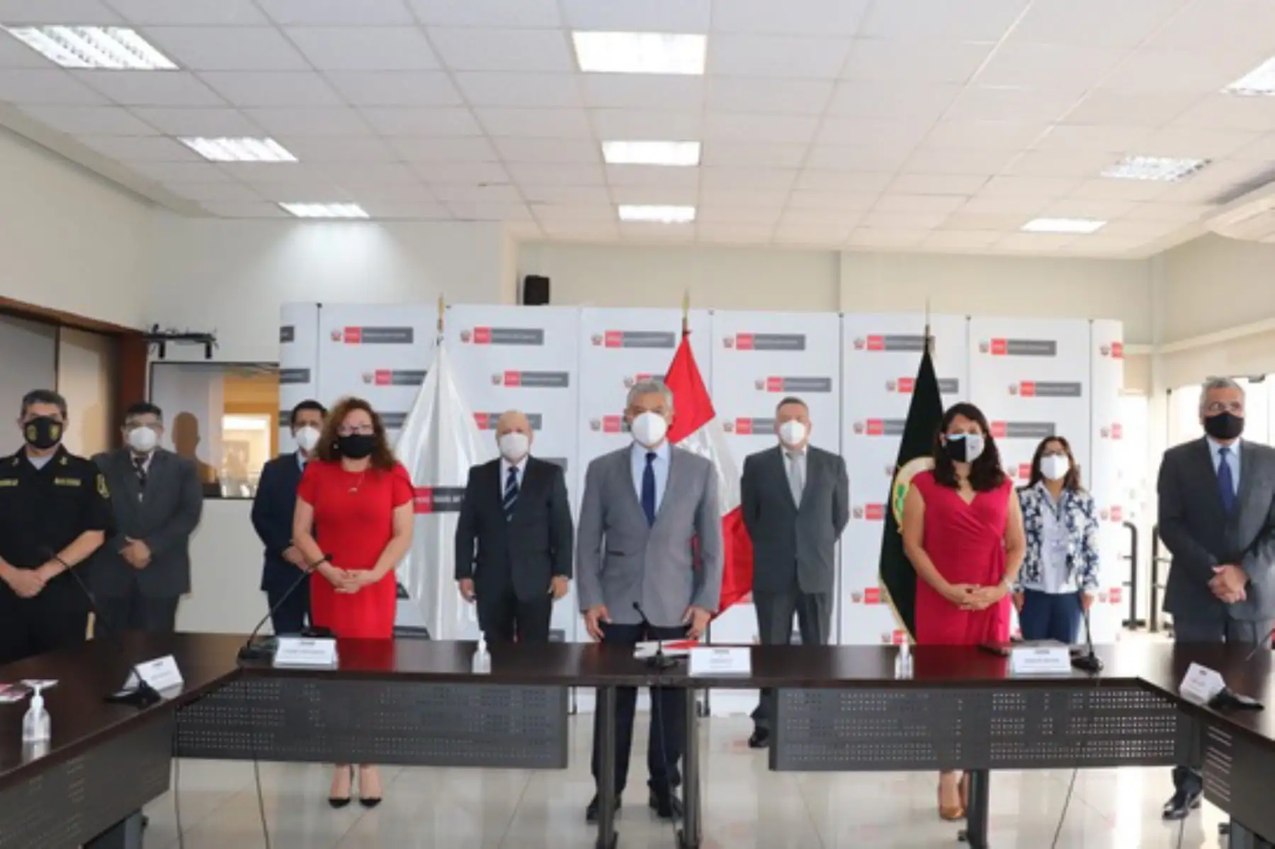 Este grupo de gerentes público, cuatro varones y una dama, poseen amplia experiencia y solvencia académica, y superaron con éxito un estricto proceso de selección en el que participaron Servir y la PNP, que finalizó con una entrevista personal. Foto: ANDINA/Ministerio del Interior
