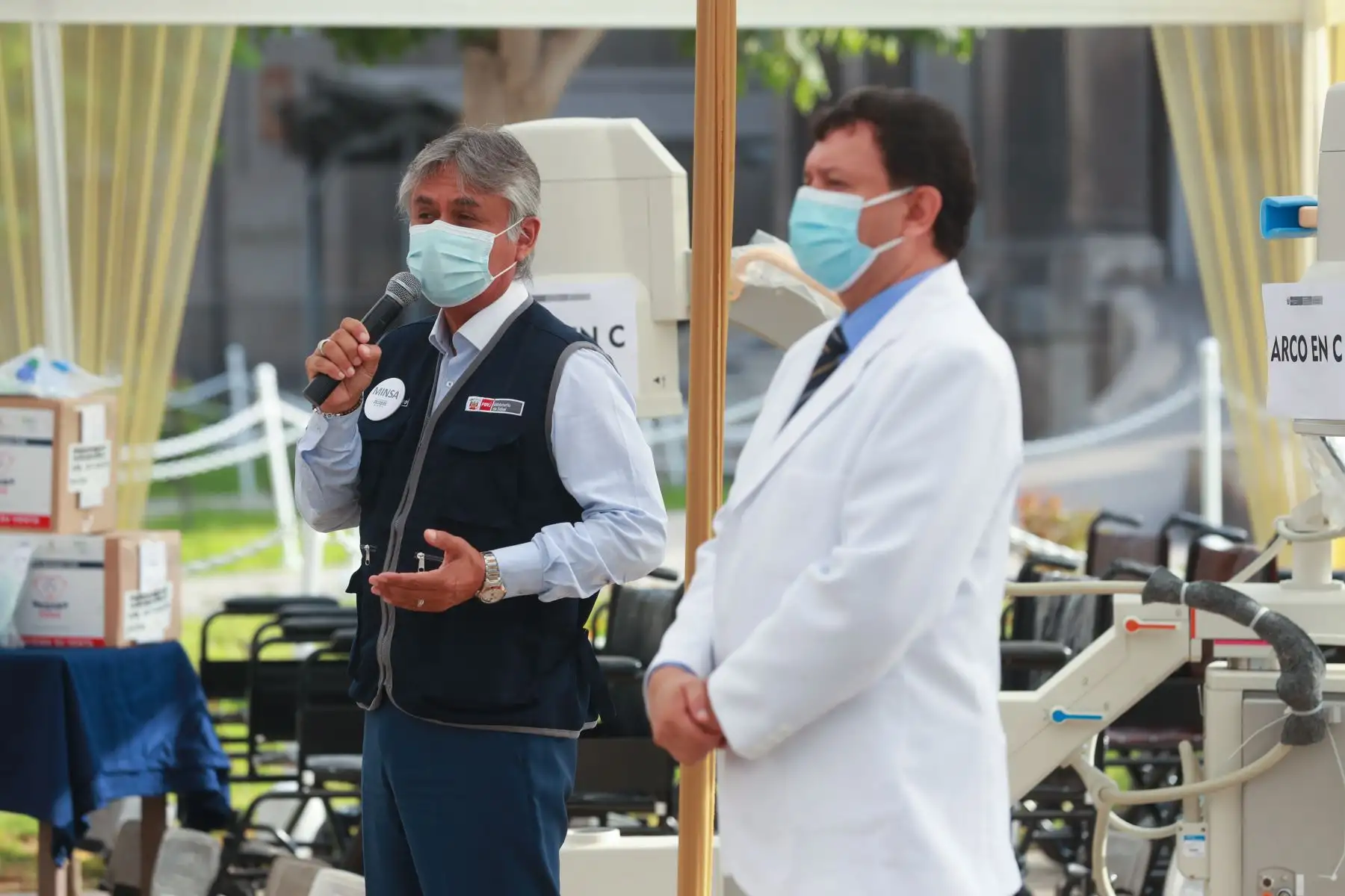 Pacientes de los servicios de neurocirugía, cirugía cardiovascular y cardiología serán beneficiados con tres equipos de arco "C" que permitirán realizar la colocación de marcapasos, catéteres para estudios y otros procedimientos especializados de alta complejidad. Foto: ANDINA/Carla Patiño