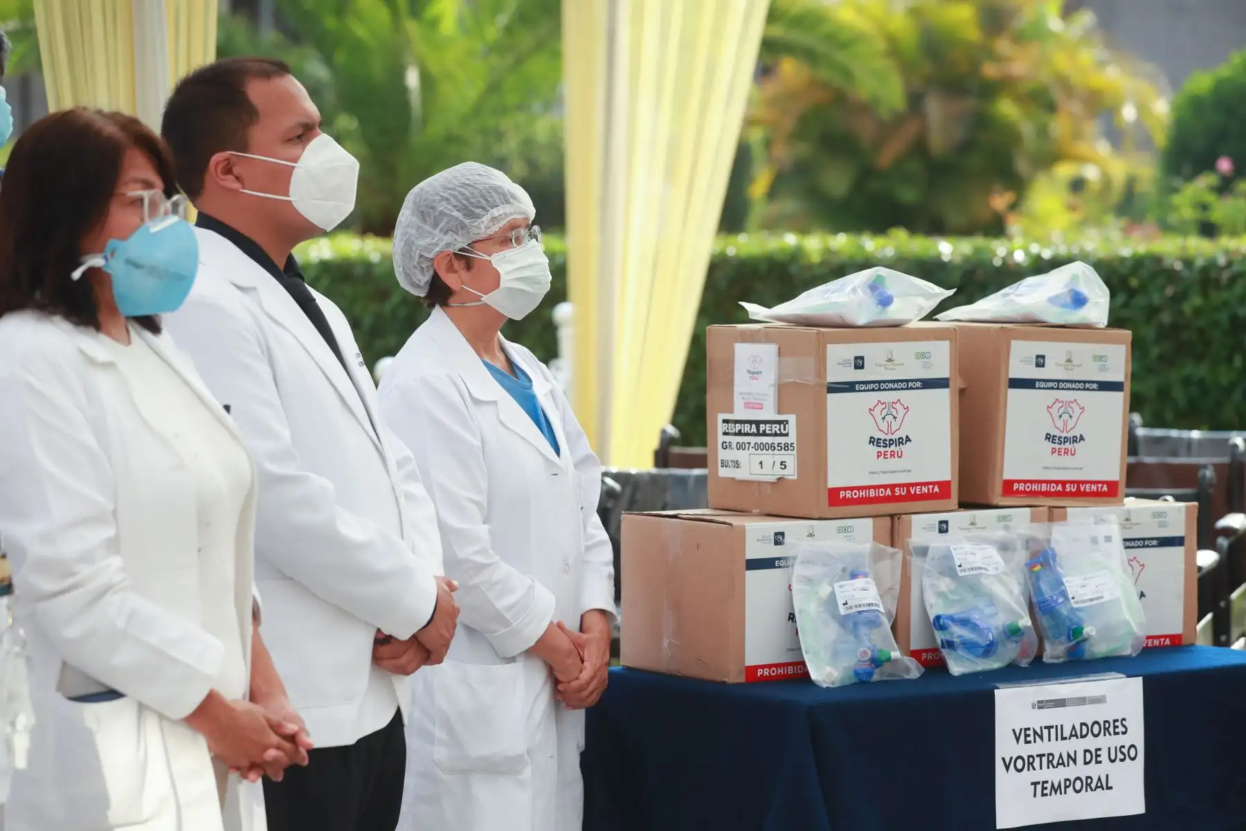 Pacientes de los servicios de neurocirugía, cirugía cardiovascular y cardiología serán beneficiados con tres equipos de arco "C" que permitirán realizar la colocación de marcapasos, catéteres para estudios y otros procedimientos especializados de alta complejidad. Foto: ANDINA/Carla Patiño