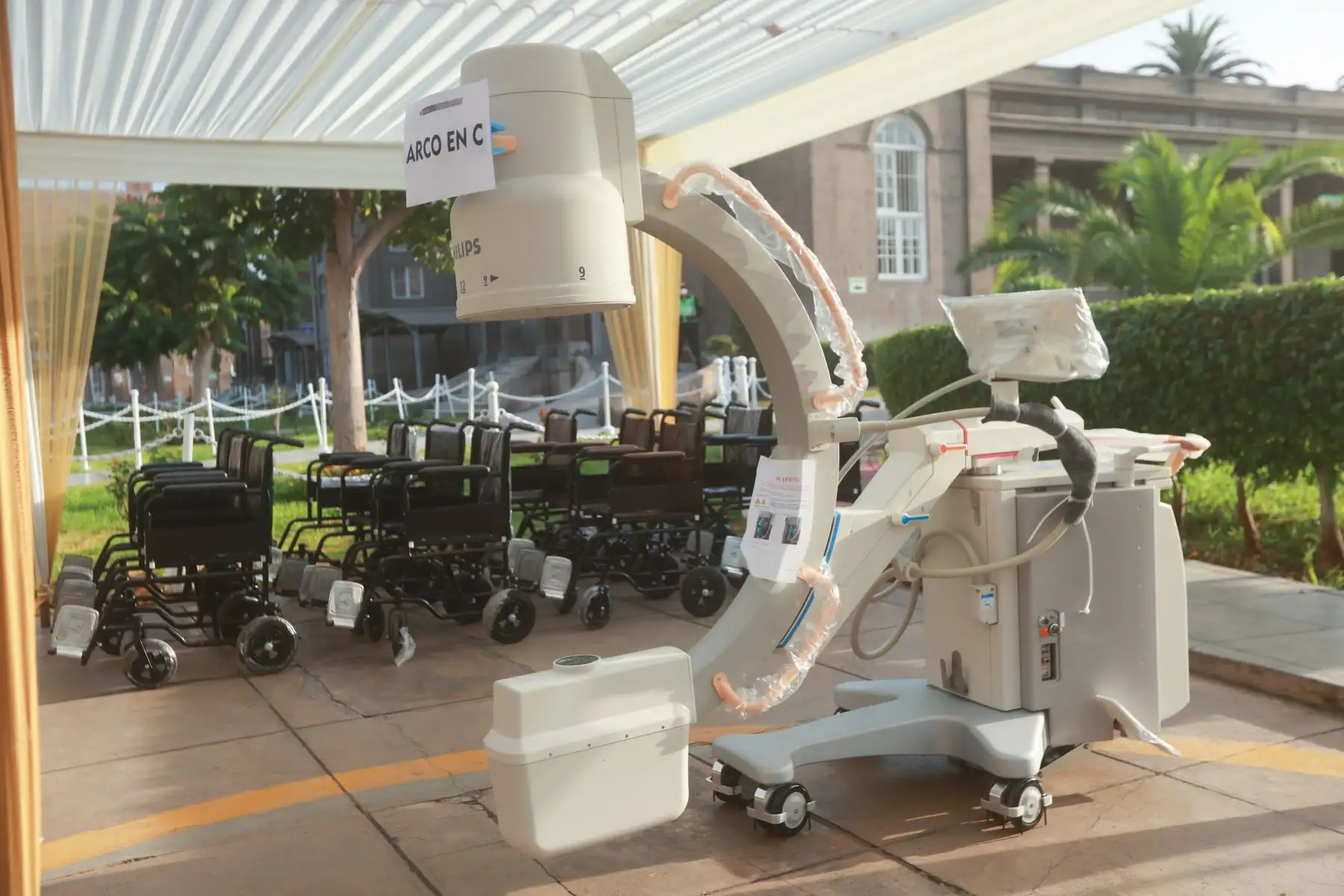 Pacientes de los servicios de neurocirugía, cirugía cardiovascular y cardiología serán beneficiados con tres equipos de arco "C" que permitirán realizar la colocación de marcapasos, catéteres para estudios y otros procedimientos especializados de alta complejidad. Foto: ANDINA/Carla Patiño
