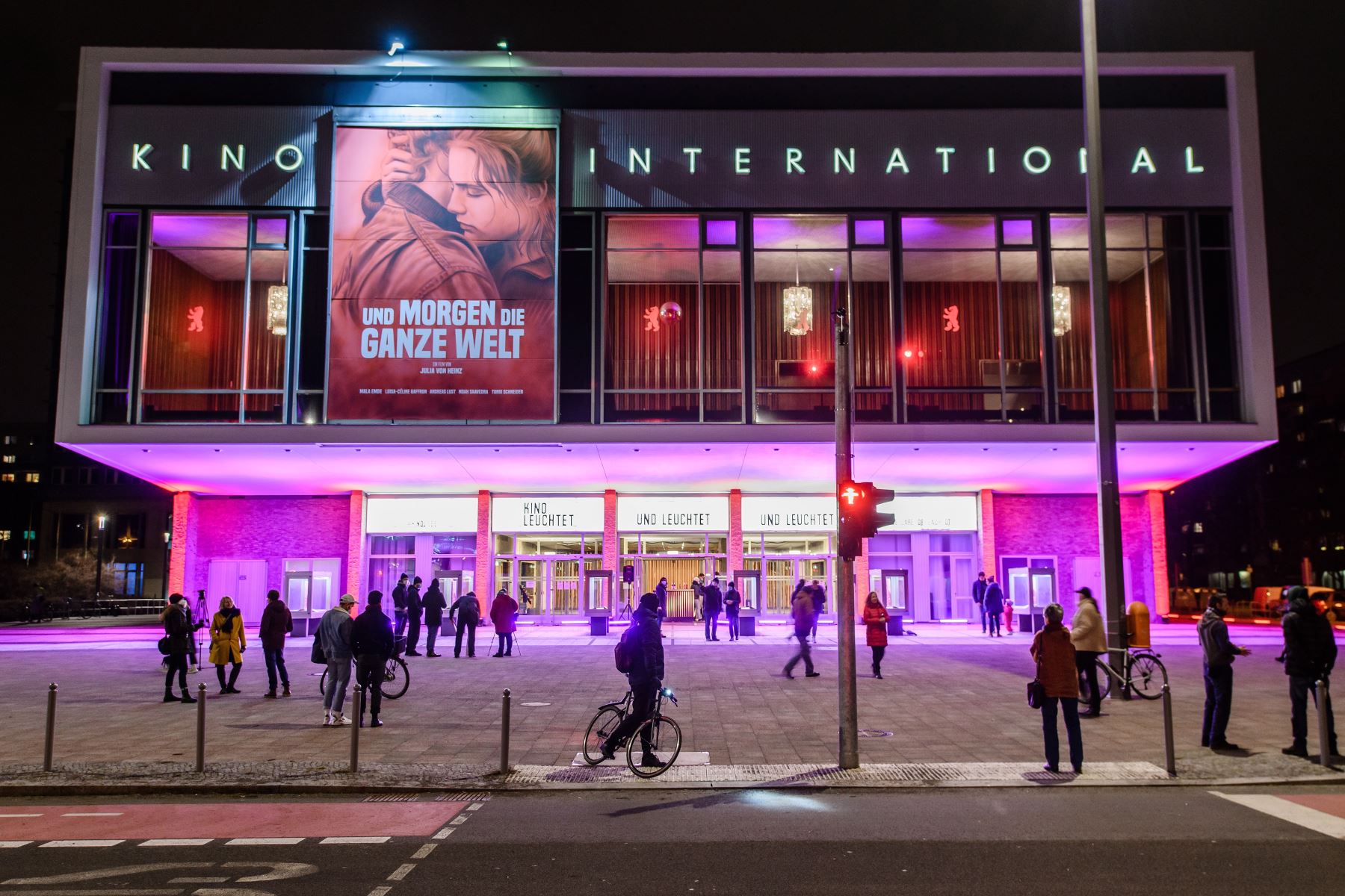 El cine de Kino International se ilumina con motivo del evento 