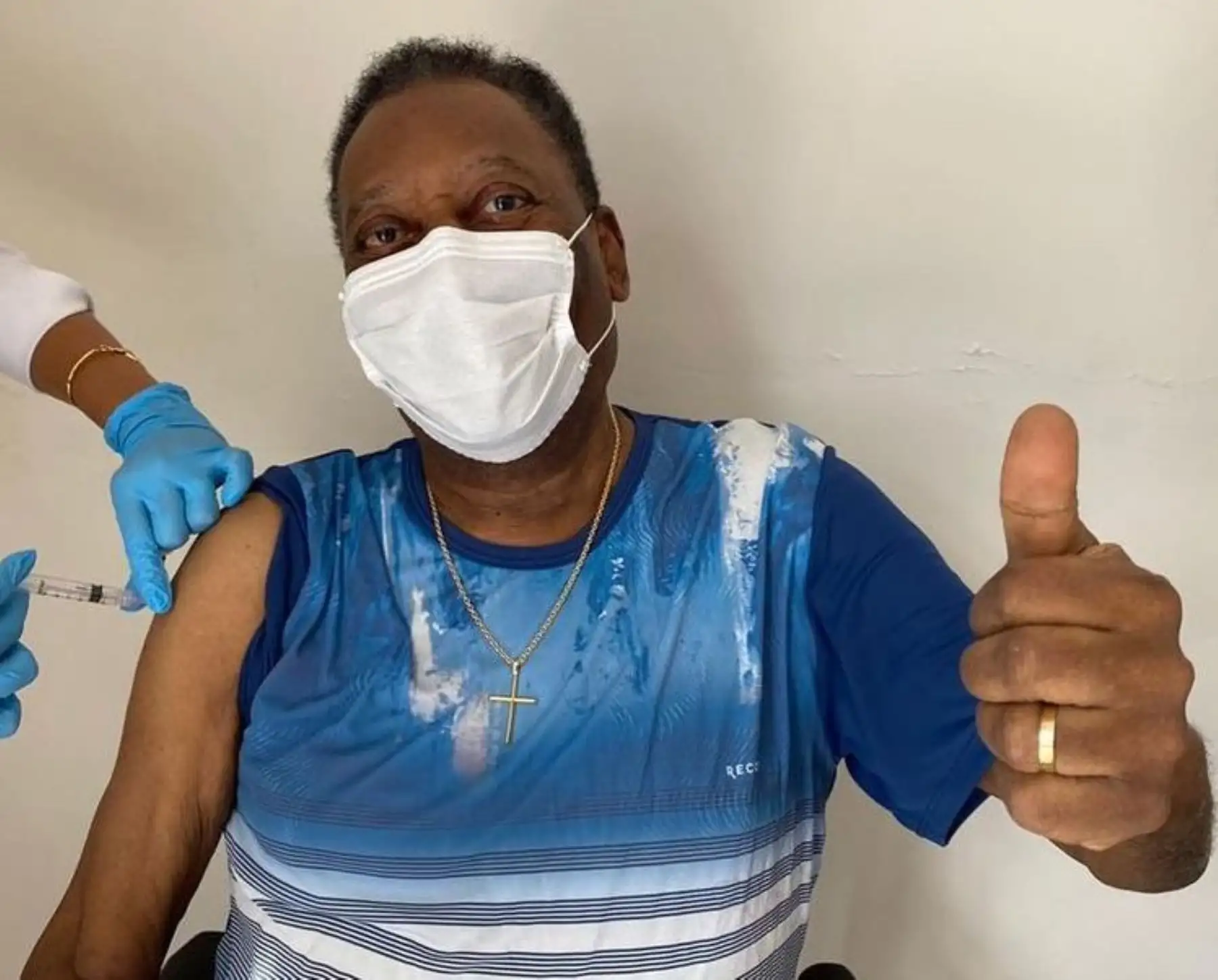 Pelé ya está vacunado contra el covid-19.