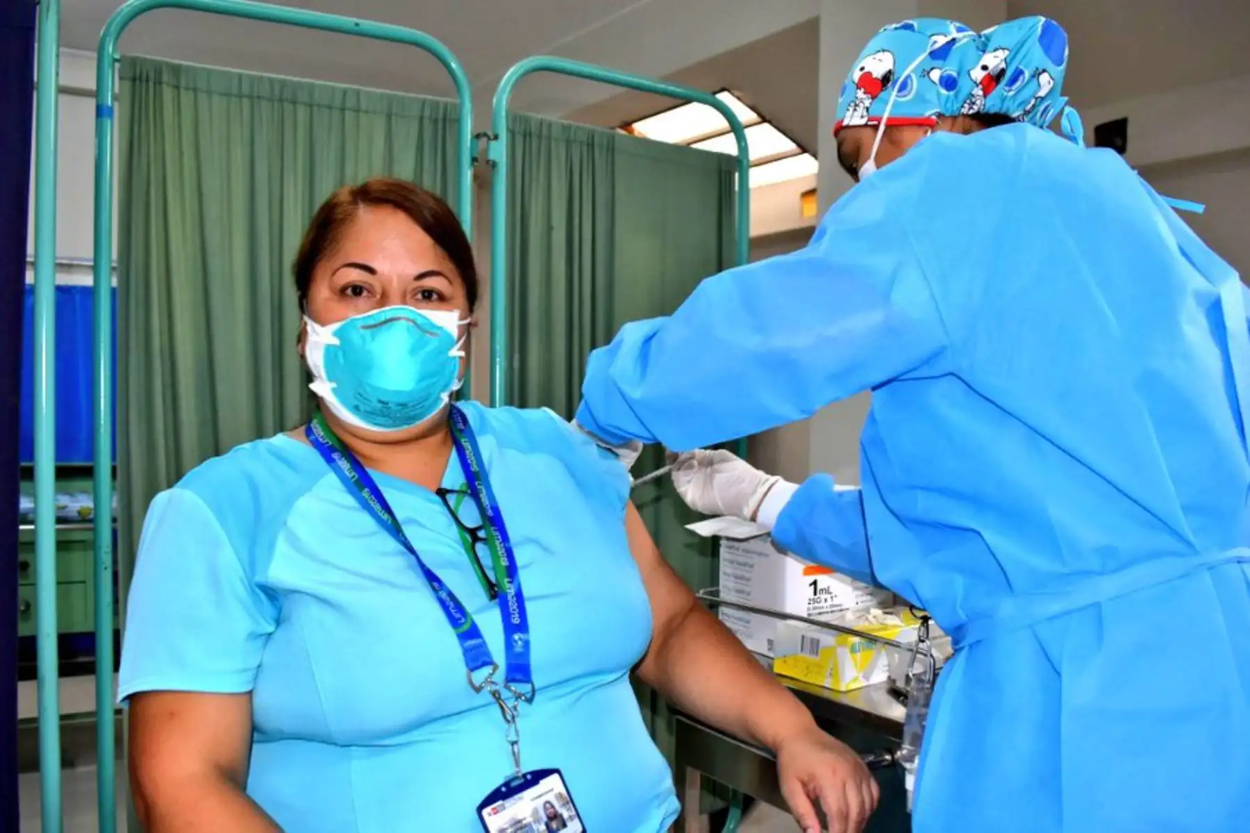 El Ministerio de Salud empezó la aplicación de la segunda dosis de la vacuna contra la covid-19, en los hospitales de Lima Metropolitana. Foto: ANDINA/Minsa