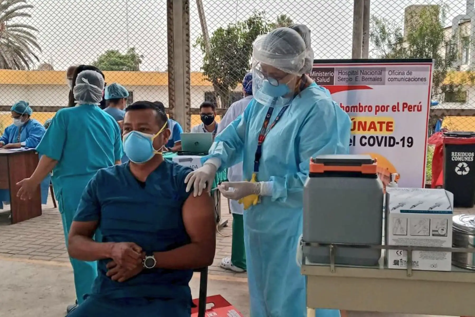 El Ministerio de Salud empezó la aplicación de la segunda dosis de la vacuna contra la covid-19, en los hospitales de Lima Metropolitana. Foto: ANDINA/Minsa