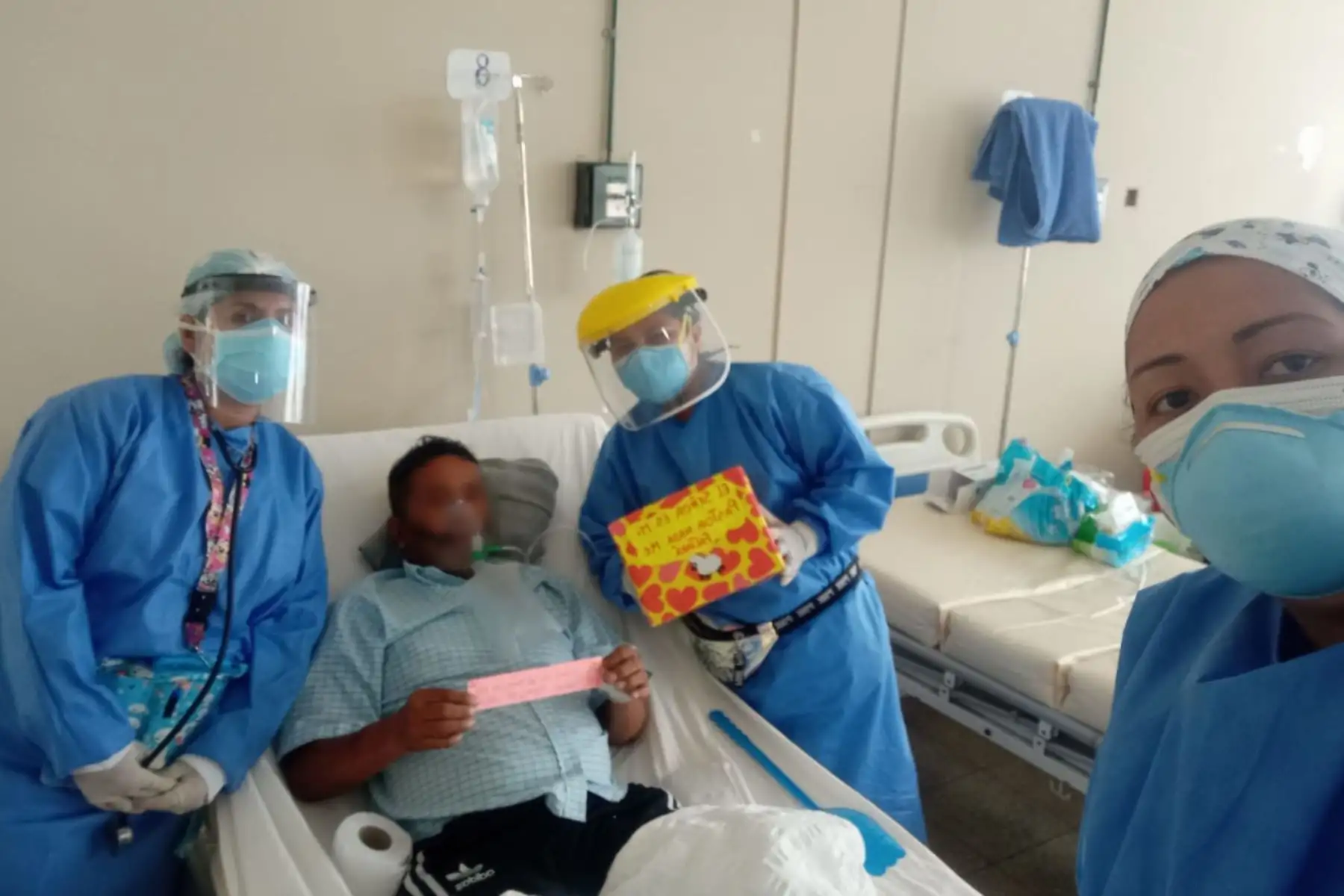 Como parte de una iniciativa del personal de salud del Hospital Regional Eleazar Guzmán Barrón de Chimbote recibieron emotivas cartas de sus seres queridos. Foto: ANDINA/Difusión
