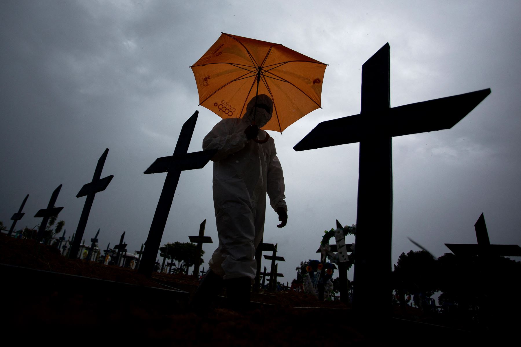 El país sudamericano, con los hospitales de varios estados al borde del colapso, suma 257,361 muertos de covid-19. Foto: AFP