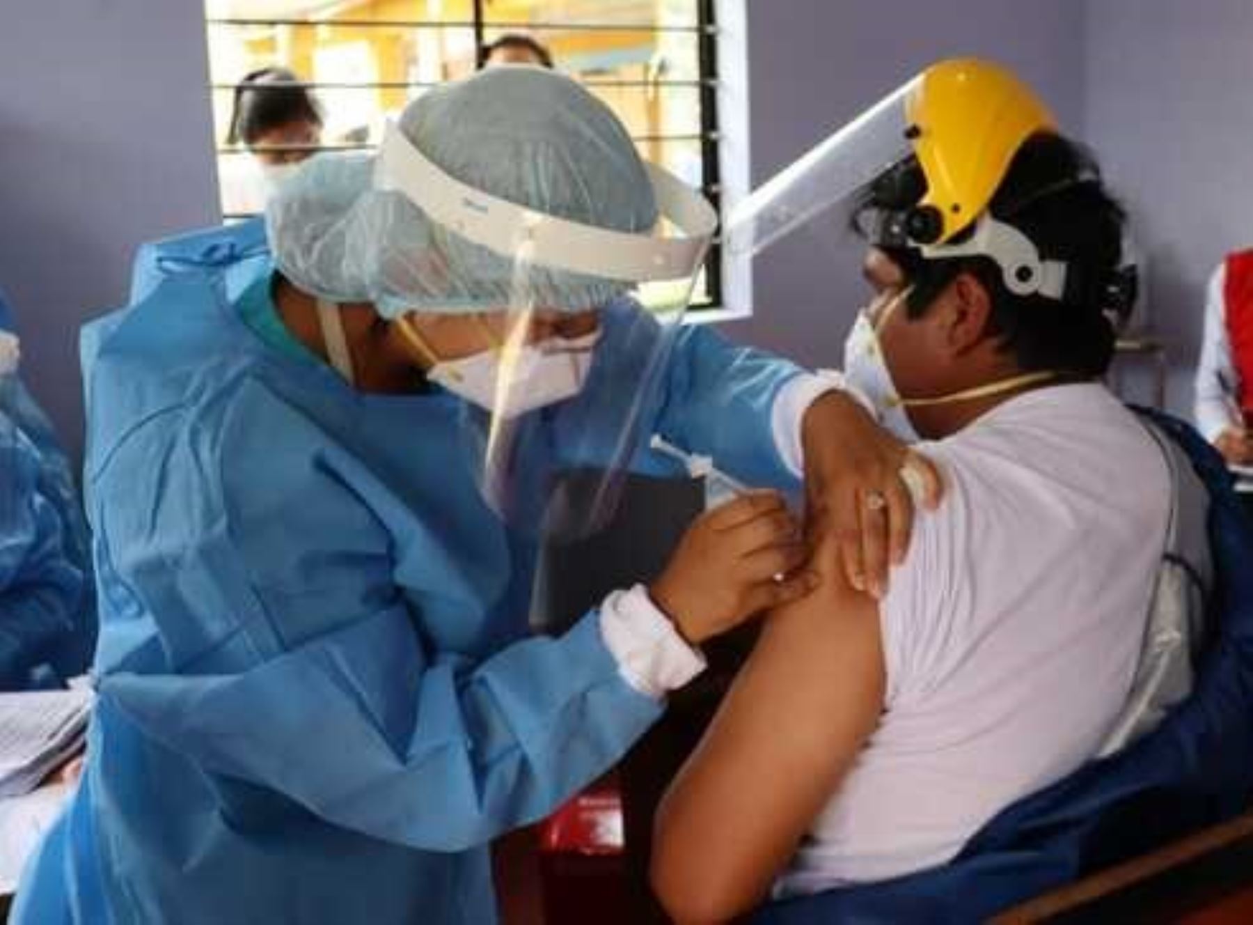Ministerio de Salud destaca que más de 10,000 trabajadores de salud de Cusco ya fueron inmunizados con la primera dosis de la vacuna contra la pandemia de covid-19. ANDINA/Difusión