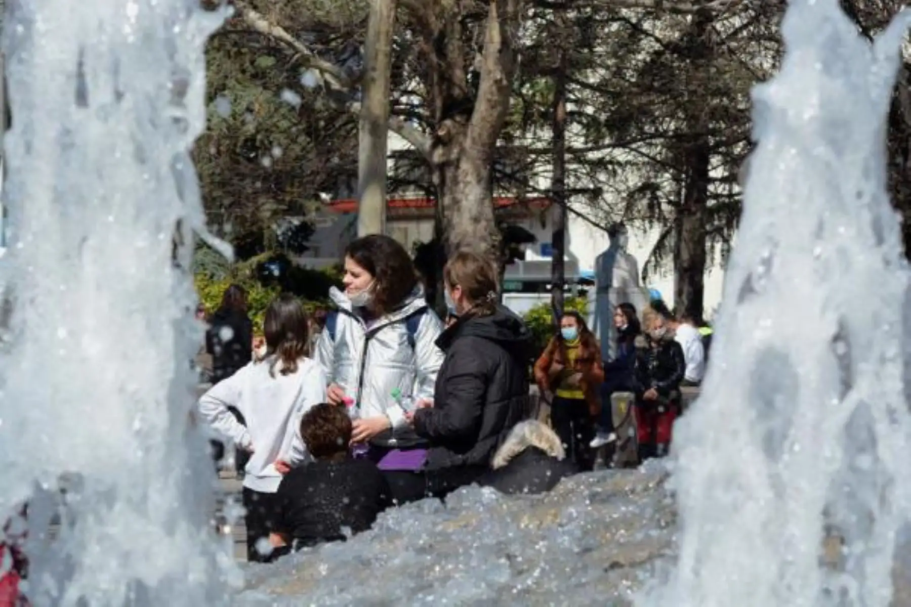 Un sismo de intensidad 6,3, se registró cerca de la ciudad griega de Larisa, cuyos habitantes salieron a la calle asustados por el temblor, informaron medios locales. Foto:  EFE