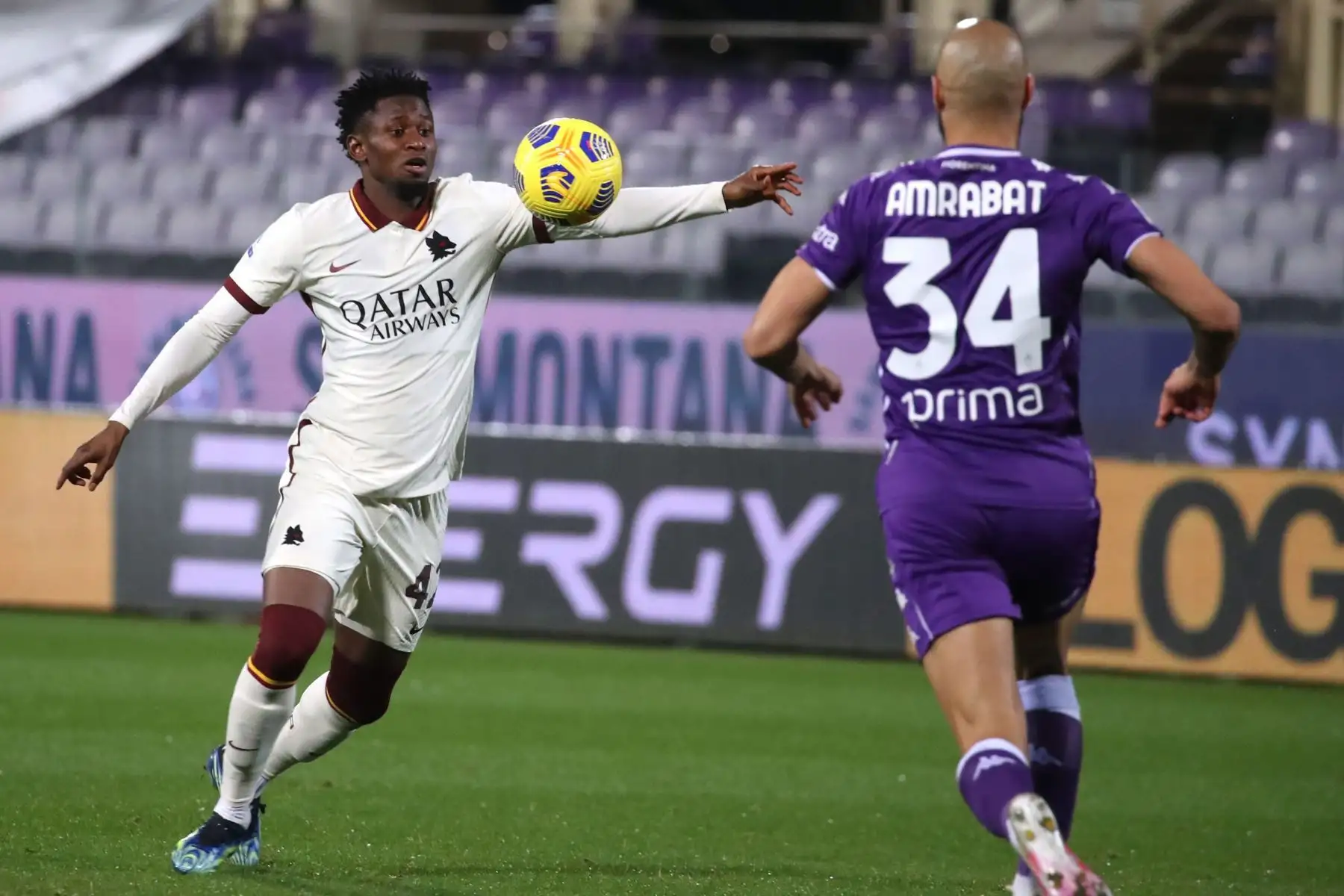El centrocampista de la Roma Amadou Diawara en acción durante el partido de fútbol de la Serie A. Foto: EFE