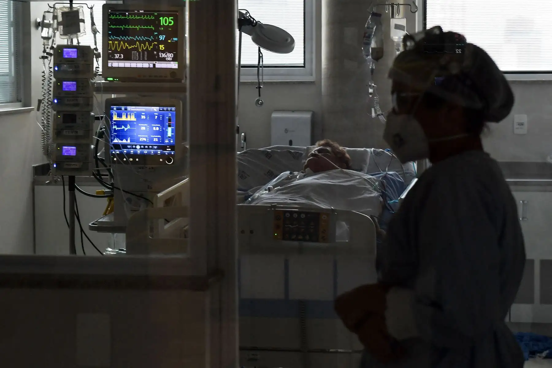 De acuerdo con el balance del Ministerio de Salud, el total de fallecidos por causa de la covid-19 asciende a 259,271. Foto: AFP