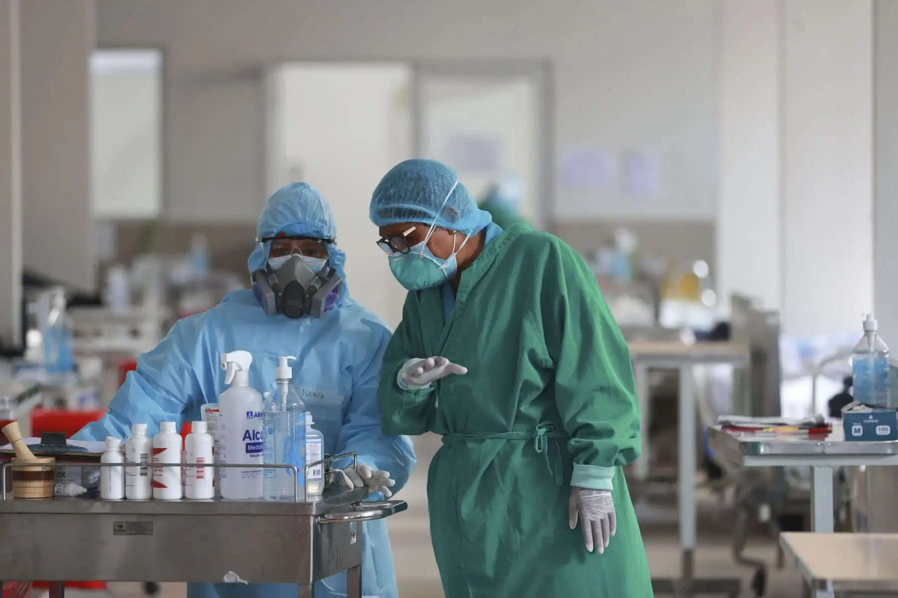 Entre abril y mayo del año pasado le asignaron la jefatura con 34 camas, pero en mayo aceptó un reto mayor: ser jefa del Centro Especializado de Rehabilitación Profesional (CERP) Covid, con 145 camas y 120 personas a su cargo. Foto: ANDINA/Carla Patiño