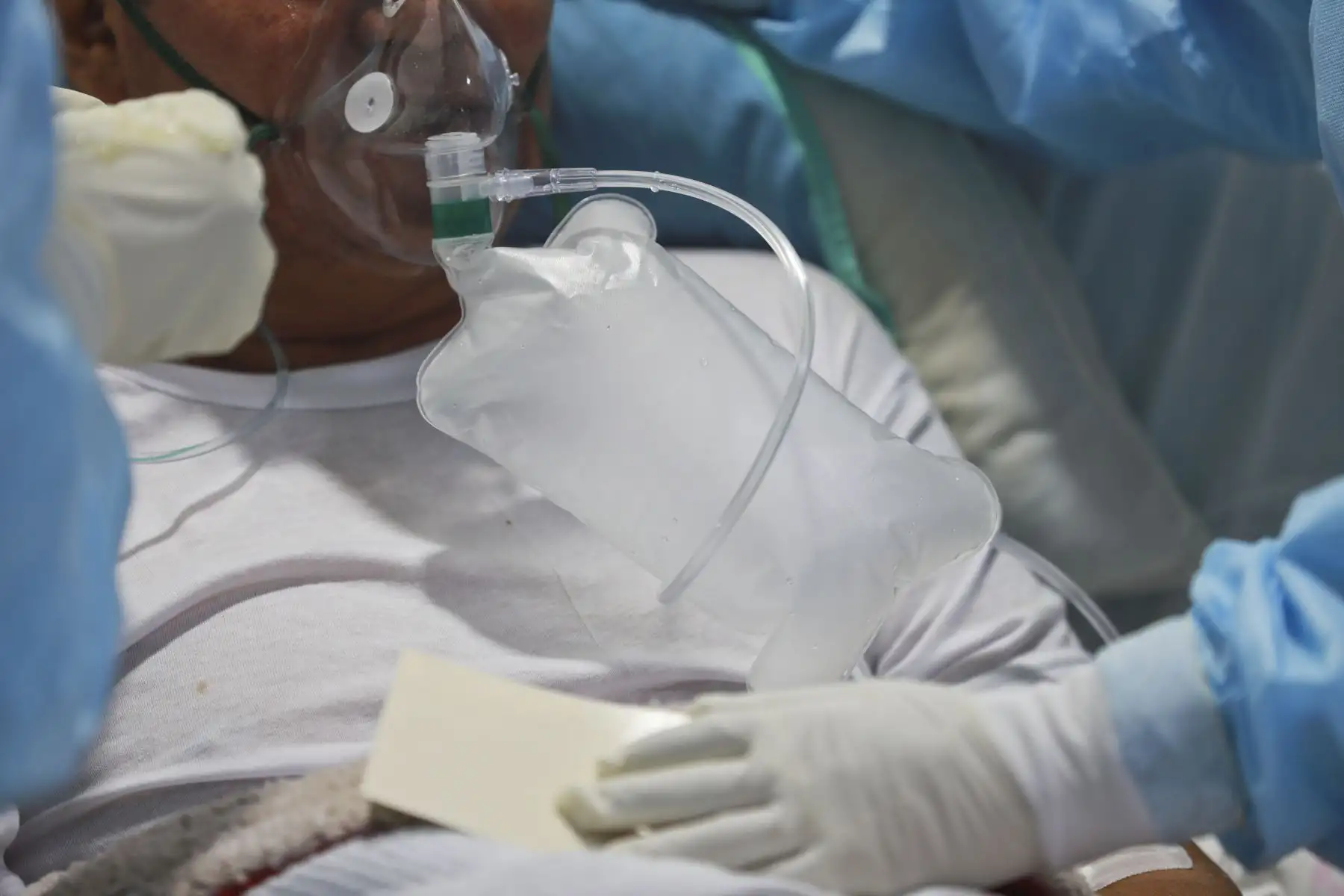 Entre abril y mayo del año pasado le asignaron la jefatura con 34 camas, pero en mayo aceptó un reto mayor: ser jefa del Centro Especializado de Rehabilitación Profesional (CERP) Covid, con 145 camas y 120 personas a su cargo. Foto: ANDINA/Carla Patiño