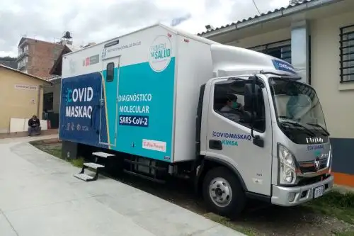 En el laboratorio móvil se podrán analizar hasta 200 pruebas moleculares diarias procedentes no solo de hospitales de la zona sierra, sino también de la costa de la región. Los resultados de las muestras procesadas, se podrán conocer en solo 24 horas Áncash. Foto: ANDINA/Difusión