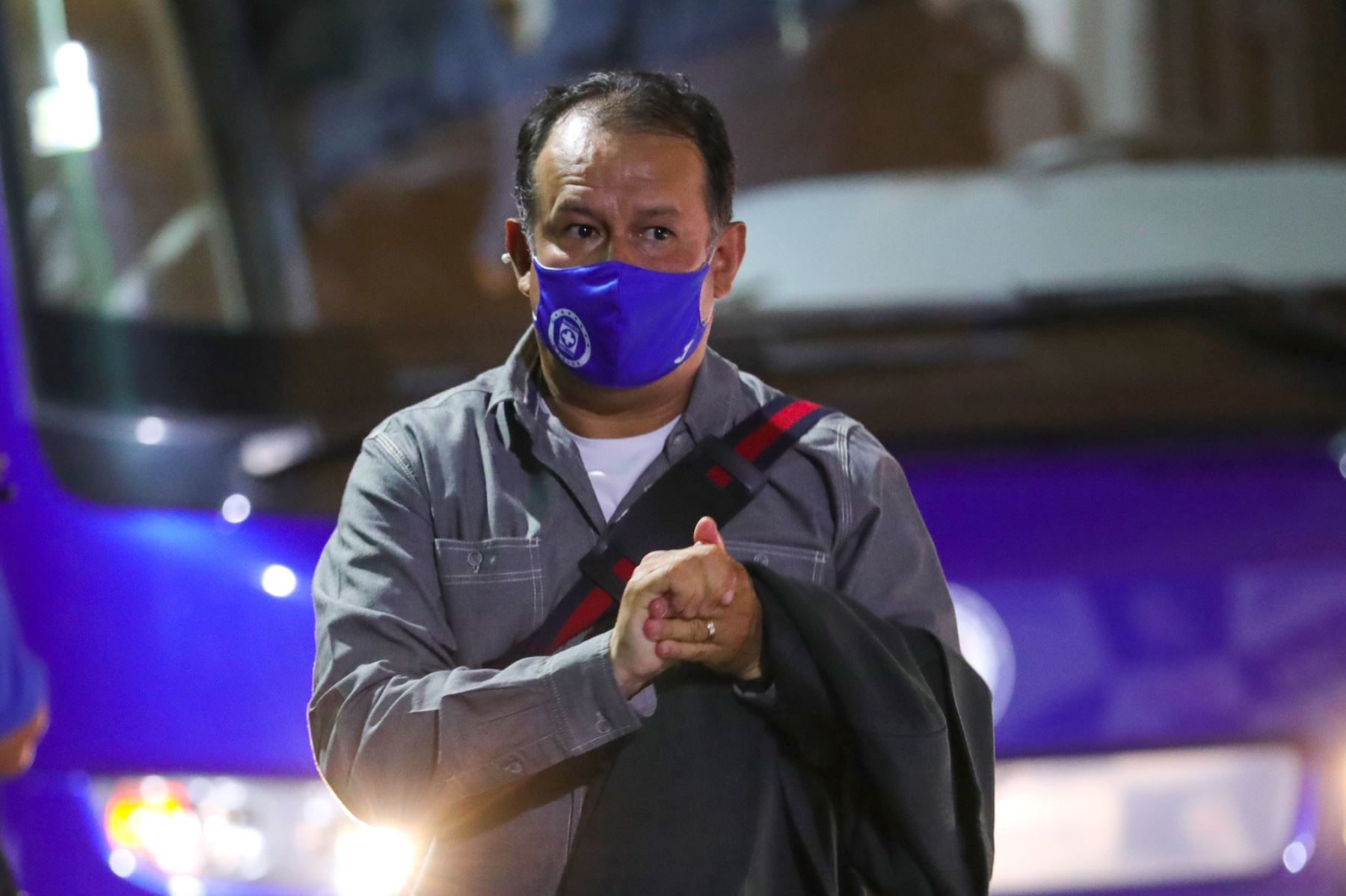 Juan Reynoso suma su sétima victoria con el Cruz Azul y es líder del fútbol mexicano.