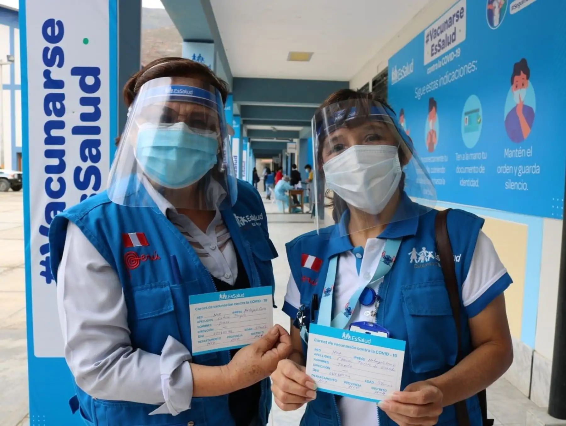 EsSalud Junín informó que está cerca de inmunizar al 100 % de su personal de primera línea que lucha contra la pandemia de coronavirus (covid-19) en dicha región. ANDINA/Difusión