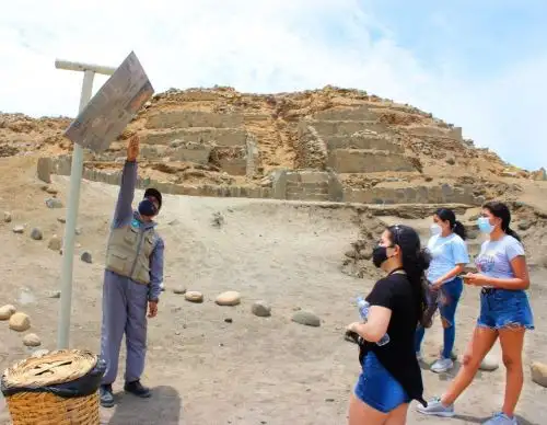 La Ciudad Sagrada de Caral reanudó ayer su atención al público, pero con un aforo máximo del 30 % y cumpliendo con las medidas de bioseguridad.