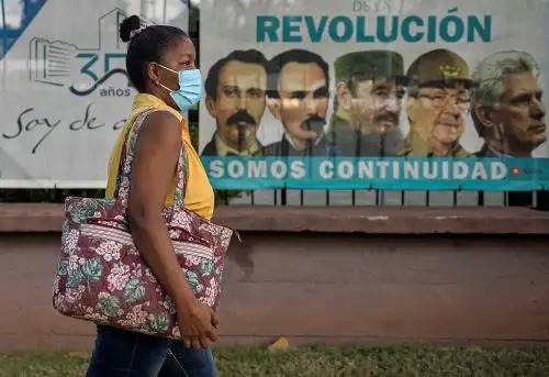 Los estudios de una vacuna infantil contra el coronavirus se basarán en evaluar la mejor formulación de "Soberana 02" y también de "Soberana 01". Foto: AFP