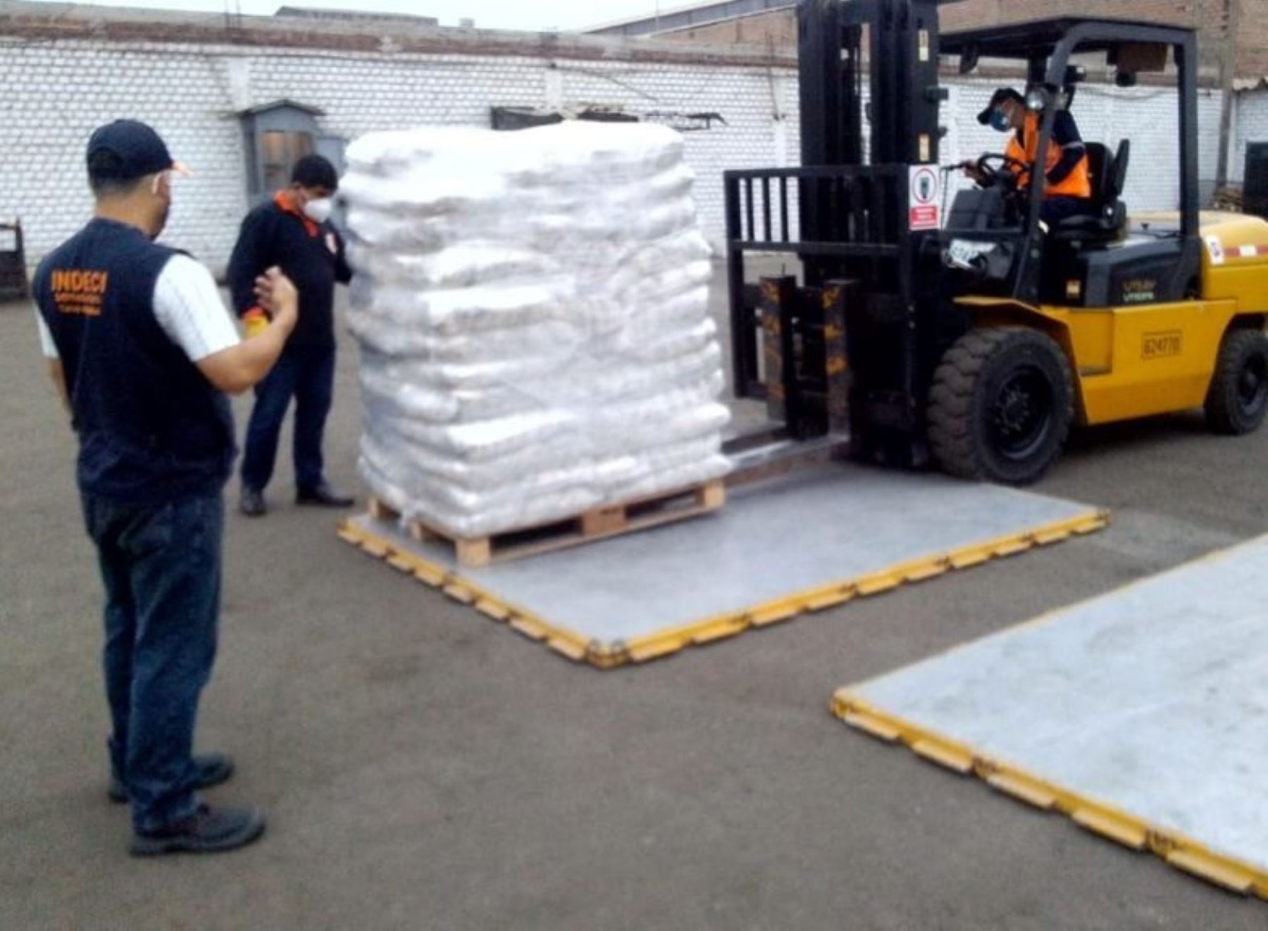 El Ministerio de Vivienda anunció que inspeccionará la entrega de 3.5 toneladas de alimentos, donados por Operación Donaciones, a los comedores populares de Puno. ANDINA/Difusión