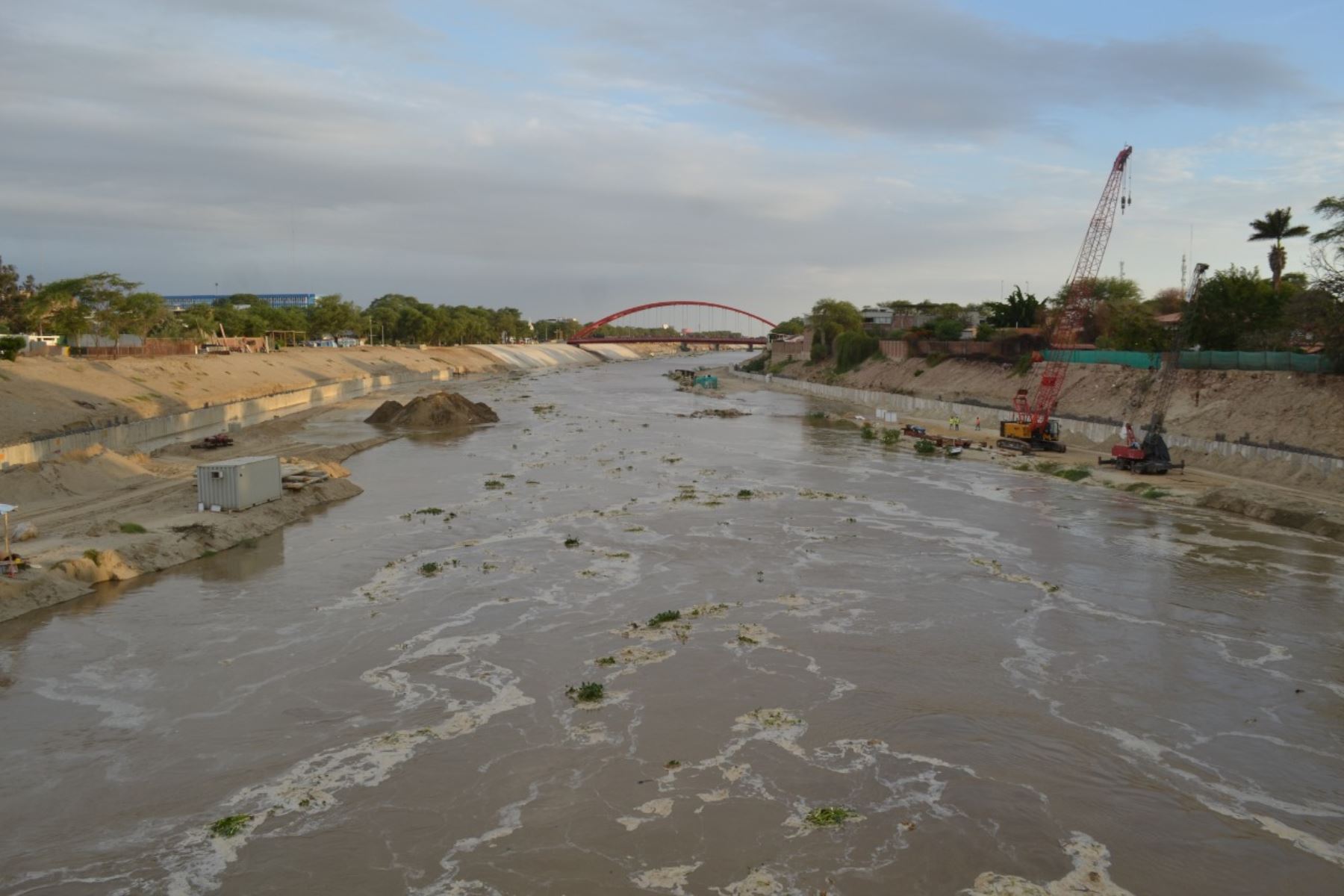 El río Piura registró hoy un sorpresivo aumento de su caudal a causa de las precipitaciones pluviales intensas. Foto: ANDINA/Difusión