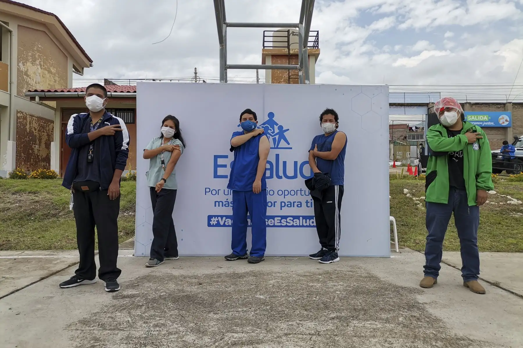 Con emoción y esperanza, personal asistencial de EsSalud Cusco, recibe a partir de hoy la segunda dosis de la vacuna de Sinopharm contra la Covid-19. Foto: ANDINA/Difusión