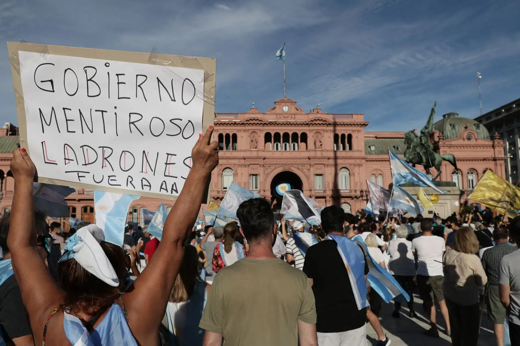 Cerca de 60 personas fueron detenidas, denunció la concejal Gabriela Neme, quien sufrió una fractura de brazo durante la protesta. Foto de archivo: AFP