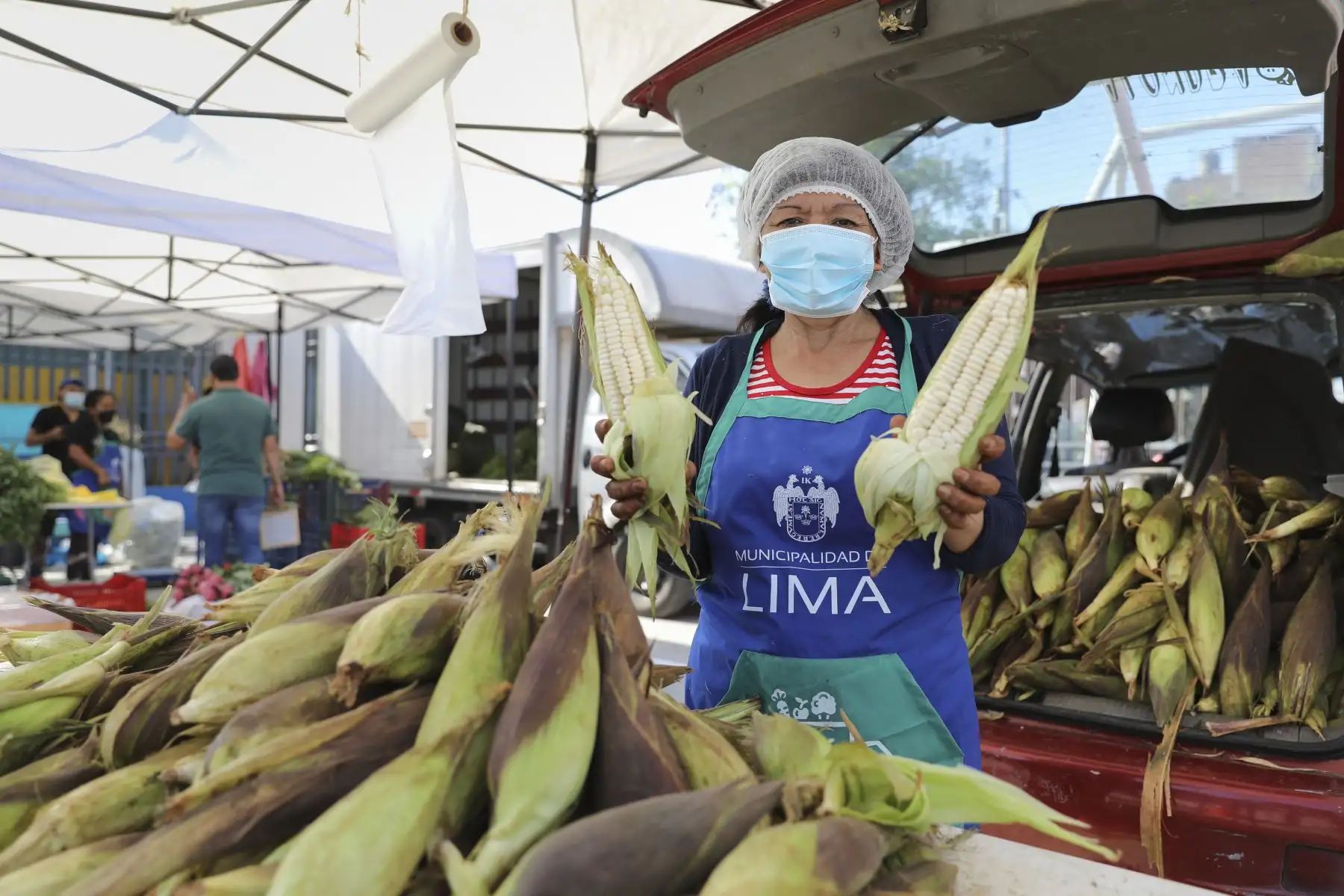 A fin de continuar facilitando el abastecimiento de las familias limeñas durante la segunda ola de COVID-19, el Mercado Móvil de la Municipalidad de Lima llegó al Cercado con 15 toneladas de alimentos a precios accesibles. Foto: ANDINA/Municipalidad de Lima