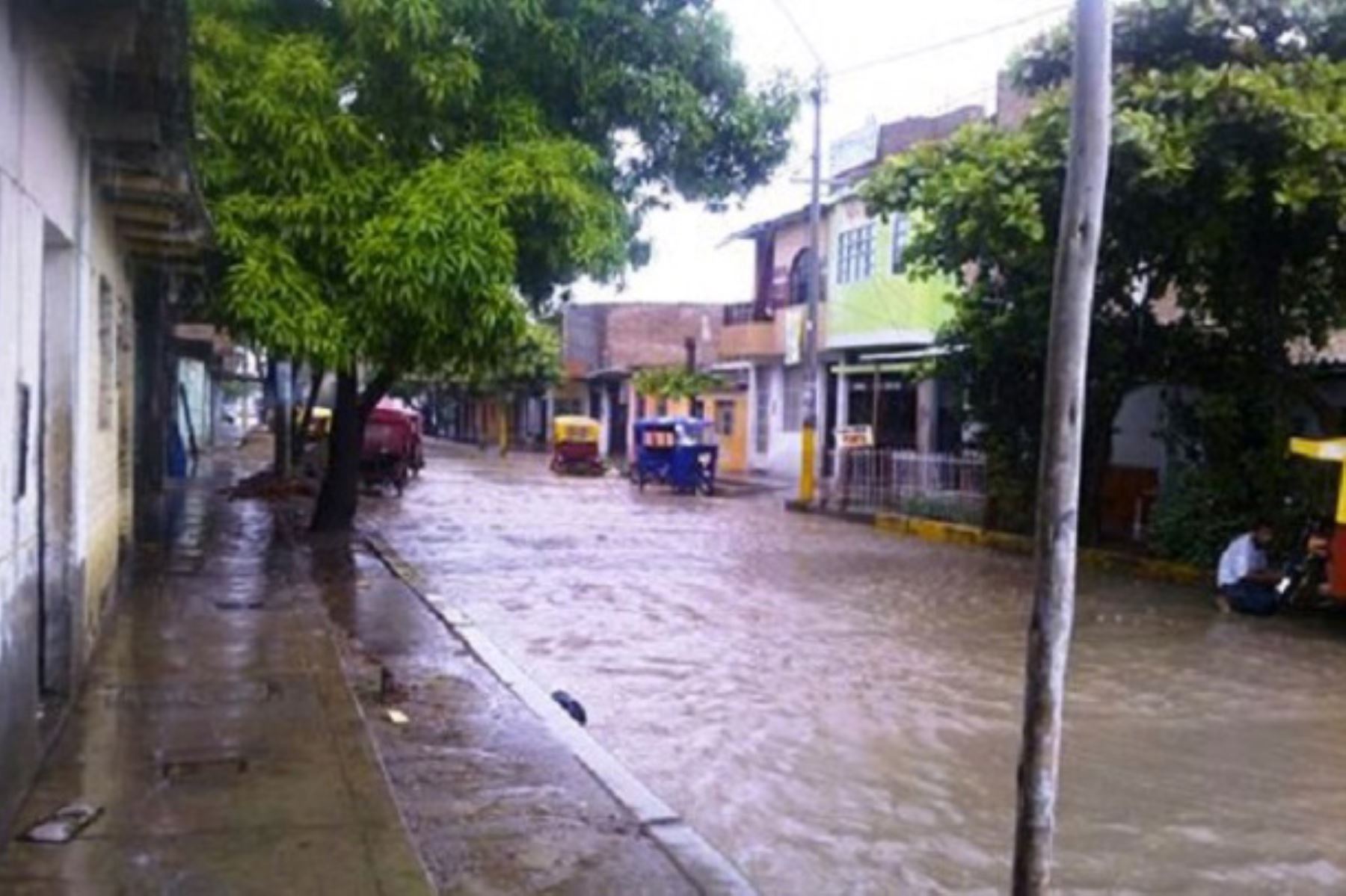 Aguas estancadas en calles de Sullana, Piura, tras las fuertes lluvias allí registradas. Foto: ANDINA/archivo.