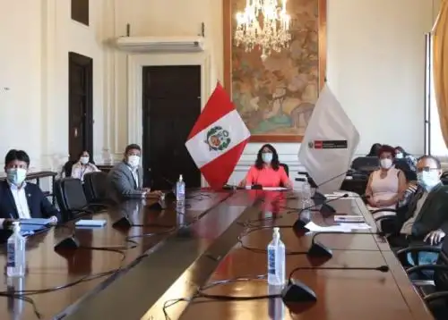 Jefa del Gabinete Ministerial, Violeta Bermúdez, recibió a congresistas de Áncash.