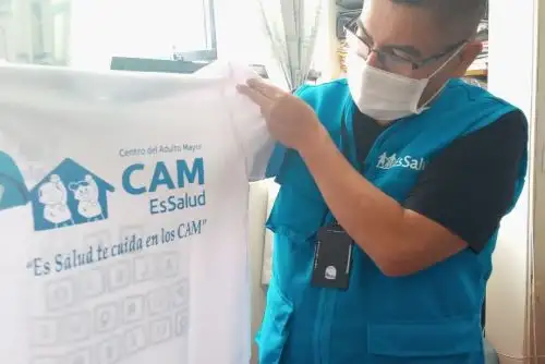 Personal de los Centros del Adulto Mayor (CAM) en Lambayeque.
