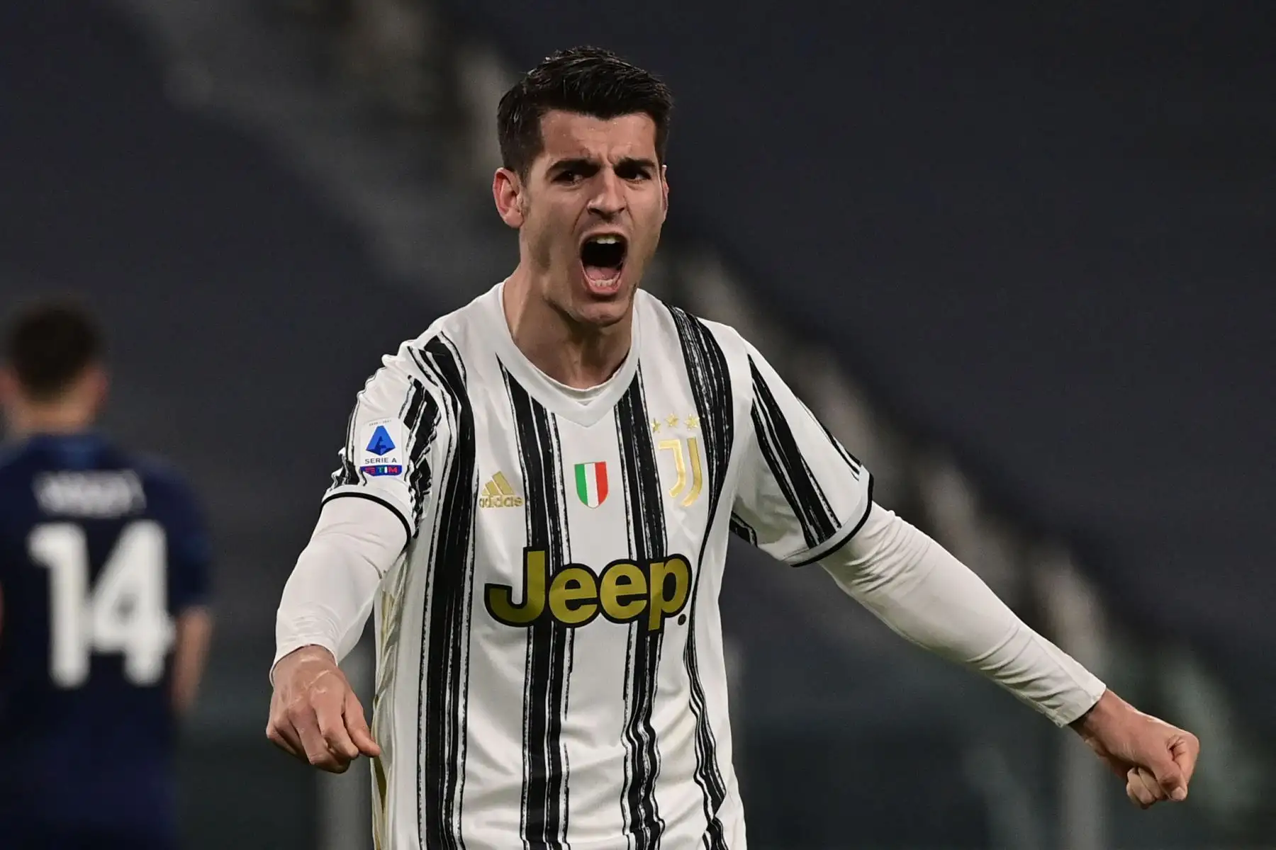 El delantero español de la Juventus, Álvaro Morata, celebra tras anotar el tercer gol de su equipo durante el partido de fútbol de la Serie A italiana entre la Juventus y la Lazio en el estadio de la Juventus en Turín, en el norte de Italia. Foto: AFP