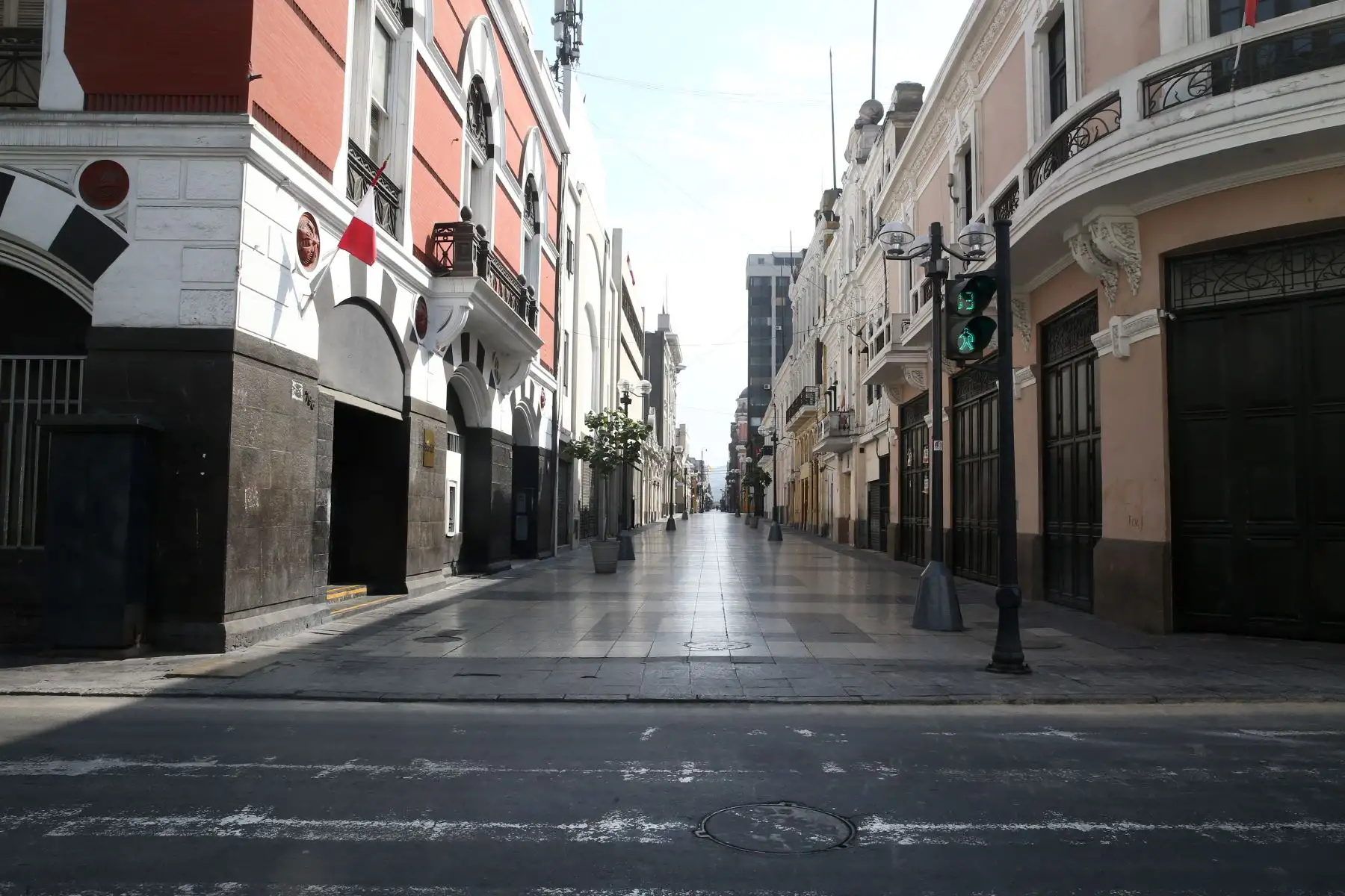 El primer domingo con inmovilización social obligatoria y estricta se cumplirá hoy en todas aquellas provincias consideradas con el nivel de riesgo extremo por la presencia del covid-19.
Foto: ANDINA/Vidal Tarqui