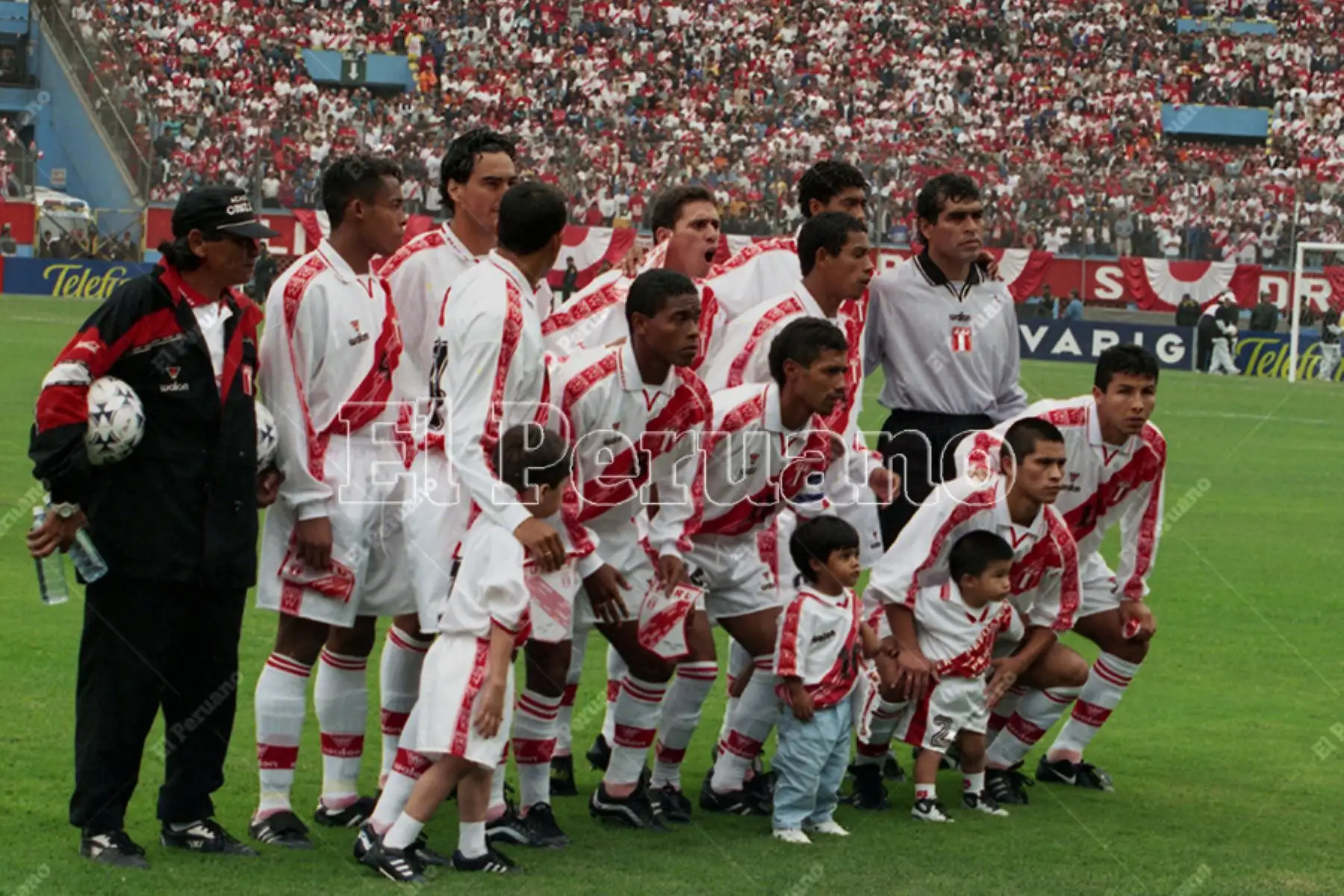 Lima - 4 junio 2000 / Miguel Miranda en la selección peruana de fútbol que enfrentó a Brasil por la tercera fecha de las eliminatorias al mundial Corea-Japón 2002. 
Foto: Diario Oficial El Peruano / Ricardo Choy-Kifox