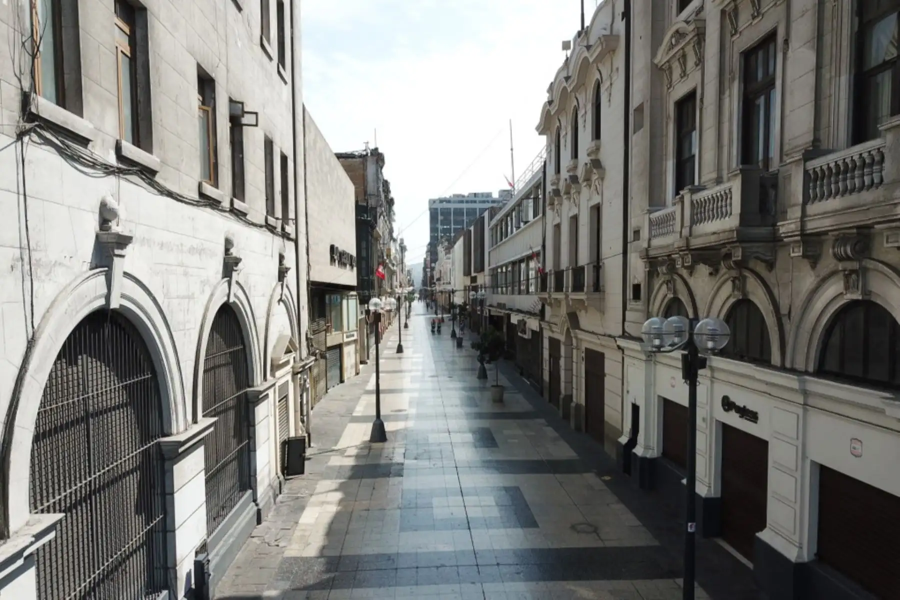 Inmovilización social obligatoria es estricta durante todo el día y no se permite la salida peatonal, en bicicleta o en vehículos motores particulares en todas las regiones con nivel de alerta extremo frente al nuevo coronavirus, como Lima y Callao.
Foto: ANDINA/Lenin Lobatón