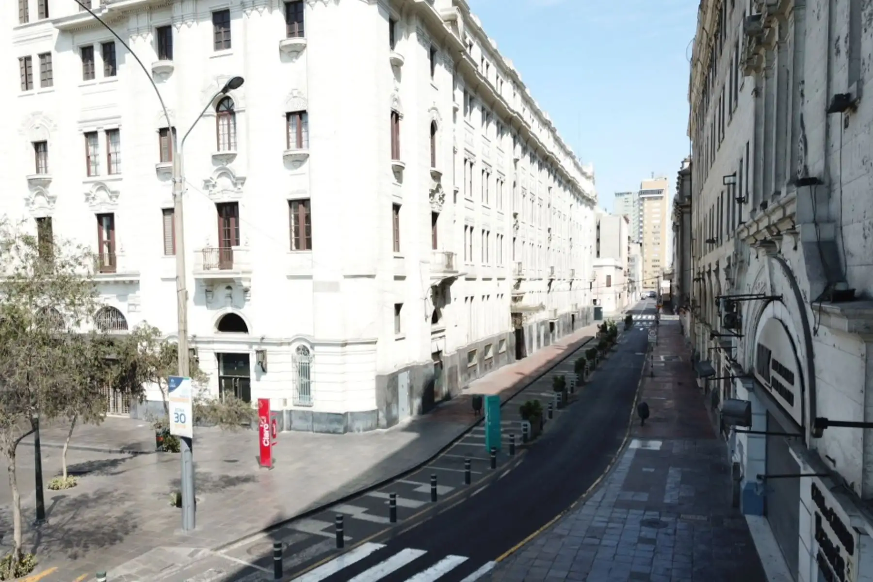 Inmovilización social obligatoria es estricta durante todo el día y no se permite la salida peatonal, en bicicleta o en vehículos motores particulares en todas las regiones con nivel de alerta extremo frente al nuevo coronavirus, como Lima y Callao.
Foto: ANDINA/Lenin Lobatón