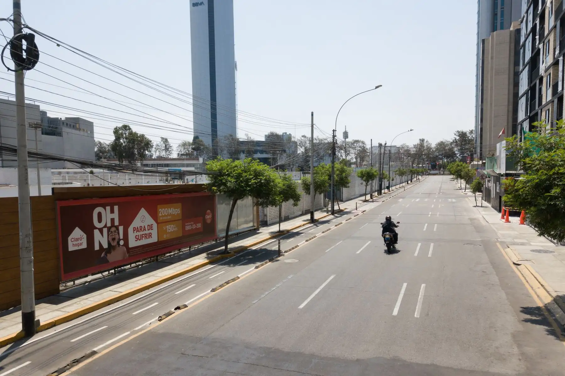 Inmovilización social obligatoria es estricta durante todo el día y no se permite la salida peatonal, en bicicleta o en vehículos motores particulares en todas las regiones con nivel de alerta extremo frente al nuevo coronavirus, como Lima y Callao. 
Foto: ANDINA/Lenin Lobatón