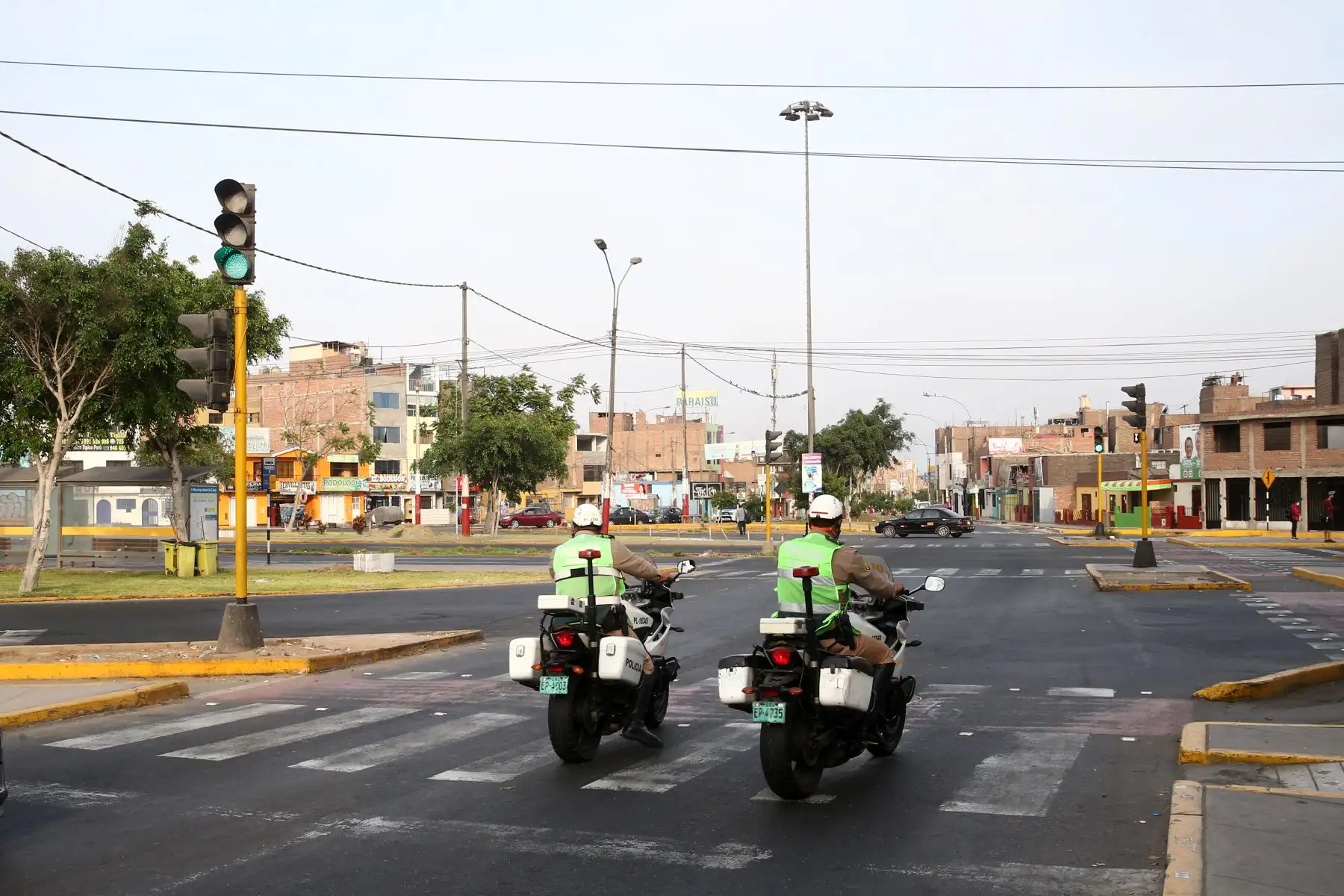 El primer domingo con inmovilización social obligatoria y estricta se cumplirá hoy en todas aquellas provincias consideradas con el nivel de riesgo extremo por la presencia del covid-19. Imágenes en Lima Norte.
 Foto: ANDINA/Vidal Tarqui