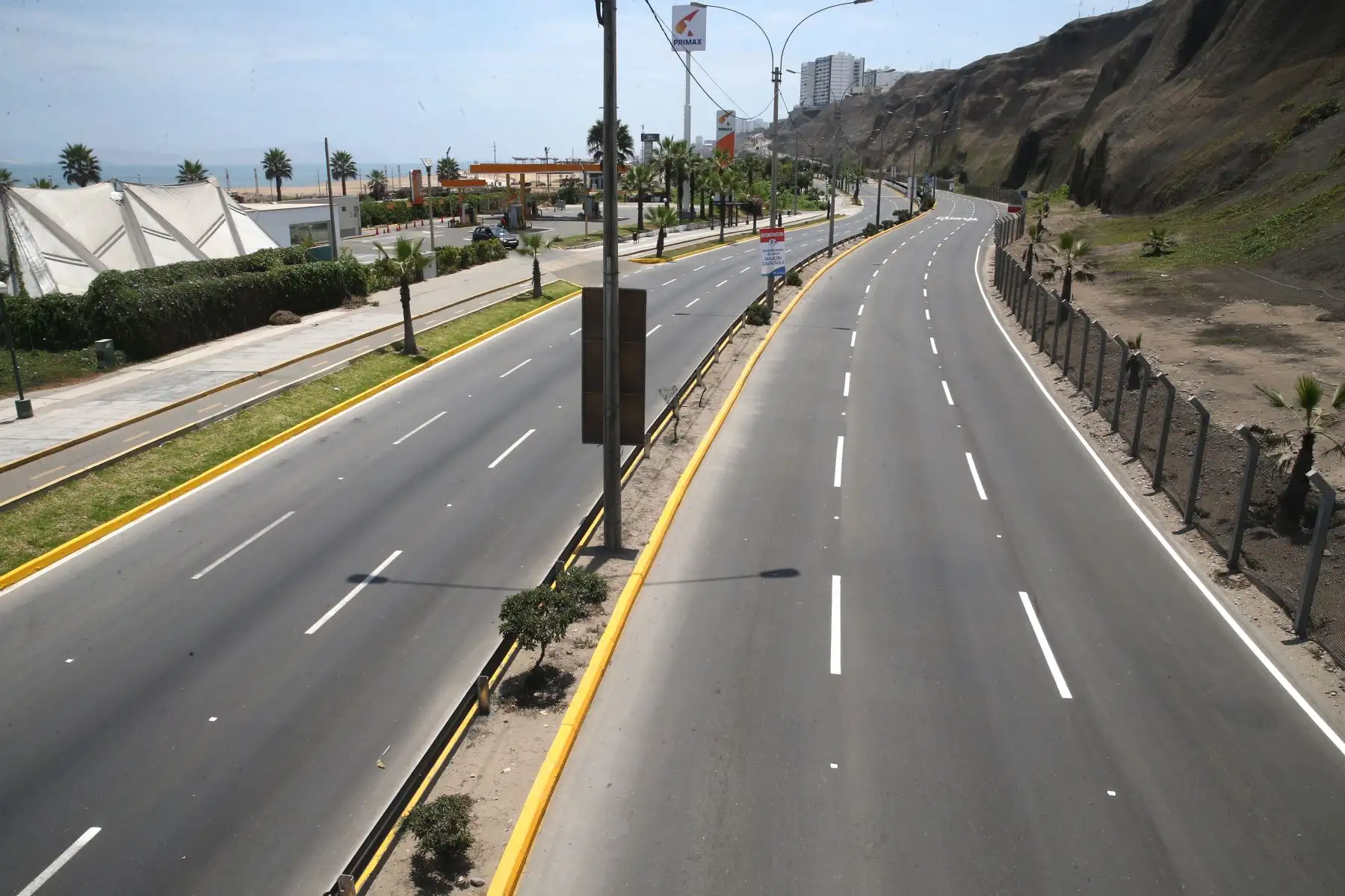 Inmovilización social obligatoria es estricta durante todo el día y no se permite la salida peatonal, en bicicleta o en vehículos motores particulares en todas las regiones con nivel de alerta extremo frente al nuevo coronavirus, como Lima y Callao.
Imágenes de la Costa Verde.
Foto: ANDINA/ Vidal Tarqui