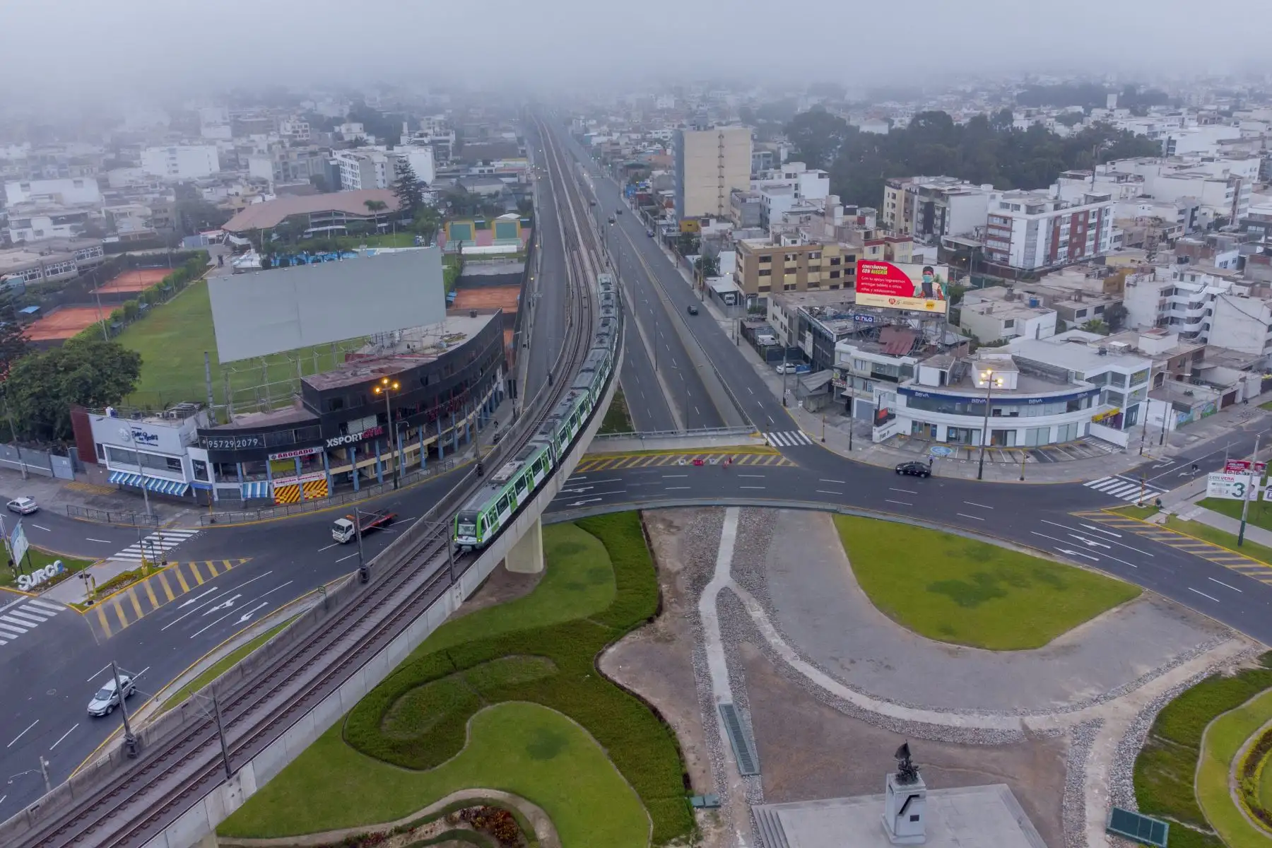 Imágenes aéreas de la inmovilización social obligatoria es estricta durante todo el día, no se permite la salida peatonal, en bicicleta o en vehículos motores particulares en todas las regiones con nivel de alerta extremo frente al nuevo coronavirus, como Lima y Callao. Foto: ANDINA/Presidencia Perú
