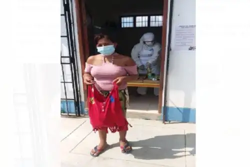 El CAE de Rincón de la Luz y el del colegio San Pedro Apóstol de Puerto Pizarro han sido los primeros en distribuir los alimentos del programa social, que atenderá un total de 42.837 escolares de inicial y primaria de 364 instituciones educativas del departamento de Tumbes.