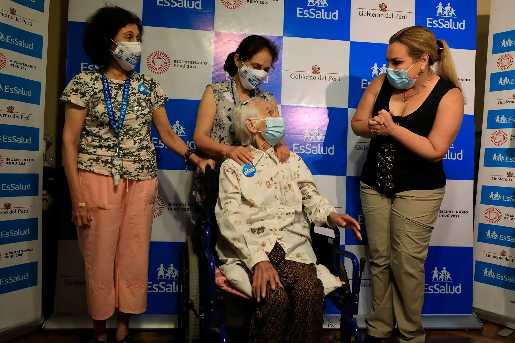 Flota de 50 vehículos recorrerá Lima llevando la vacuna Pfizer contra la COVID-19 a 600 adultos mayores por día asegurados que presentan grado de dependencia funcional. Foto: ANDINA/ EsSalud