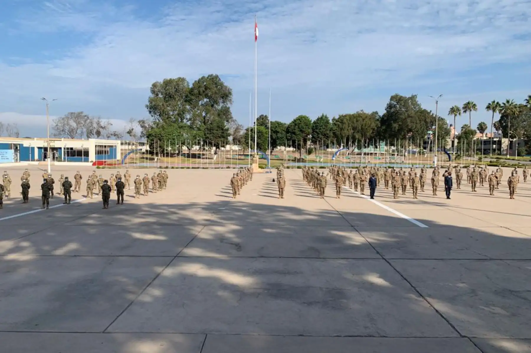 Desde la Base Infantería de Marina en Ancón, ministra de Defensa supervisa el inicio del proceso de vacunación del personal de la Marina que lucha en primera línea. Foto: MINDEF