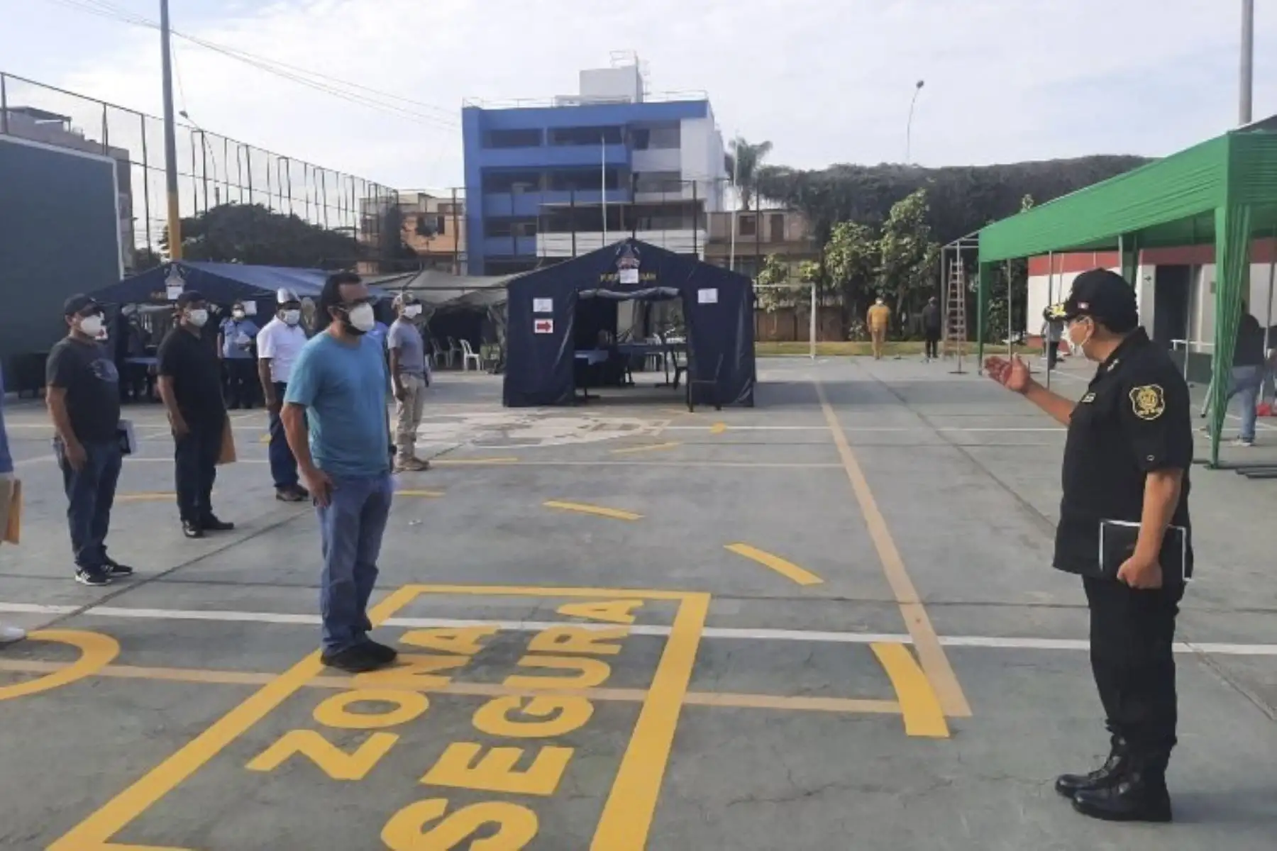 Miembros de la PNP reciben vacuna contra le covid-19 en sede del ministerio del Interior y otras dependencias policiales. Foto: Policía Nacional del Perú