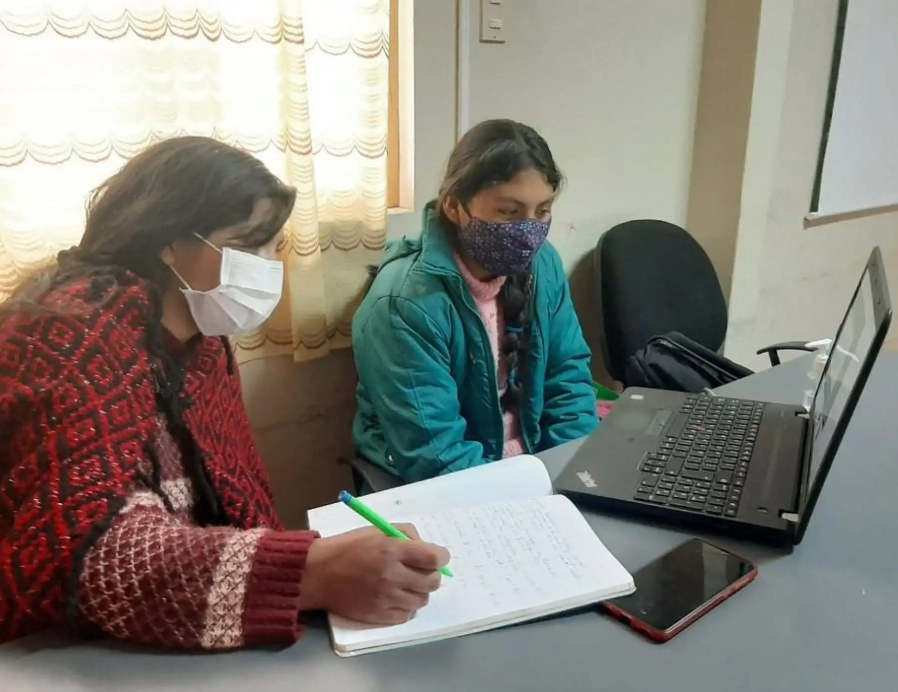 Conoce a las primas Belinda Figueroa Granados y Alina Millán Figueroa quienes siguen sus estudios superiores de manera virtual gracias al Tambo San José de Apata, en las alturas de Junín. ANDINA/Difusión