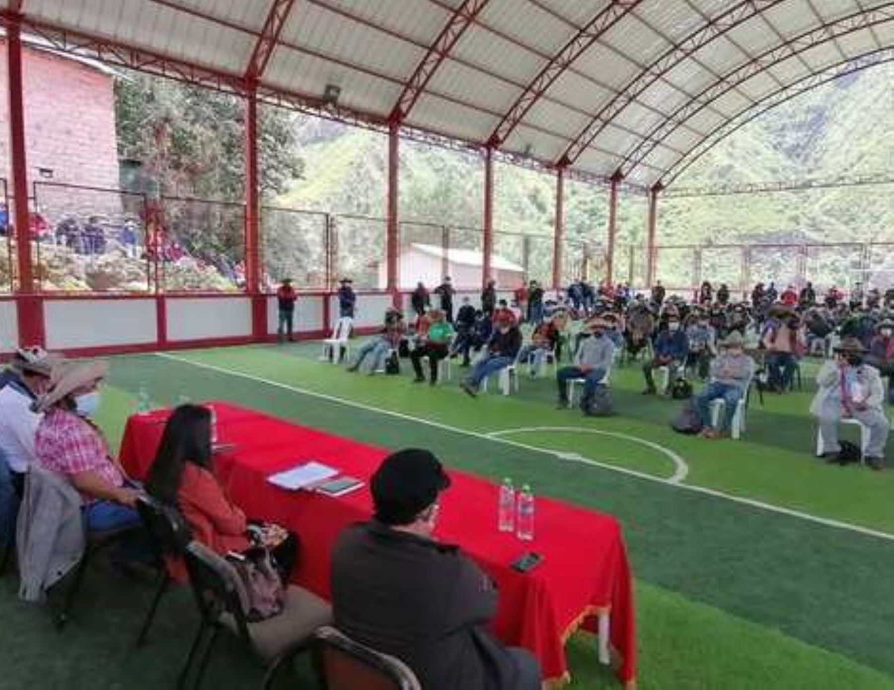 Dirigentes de Chumbivilcas y representantes de la minera Hudbays Minerals firmaron hoy el convenio marco por el que dicha provincia ubicada en Cusco recibirá S/ 53 millones. ANDINA/Difusión