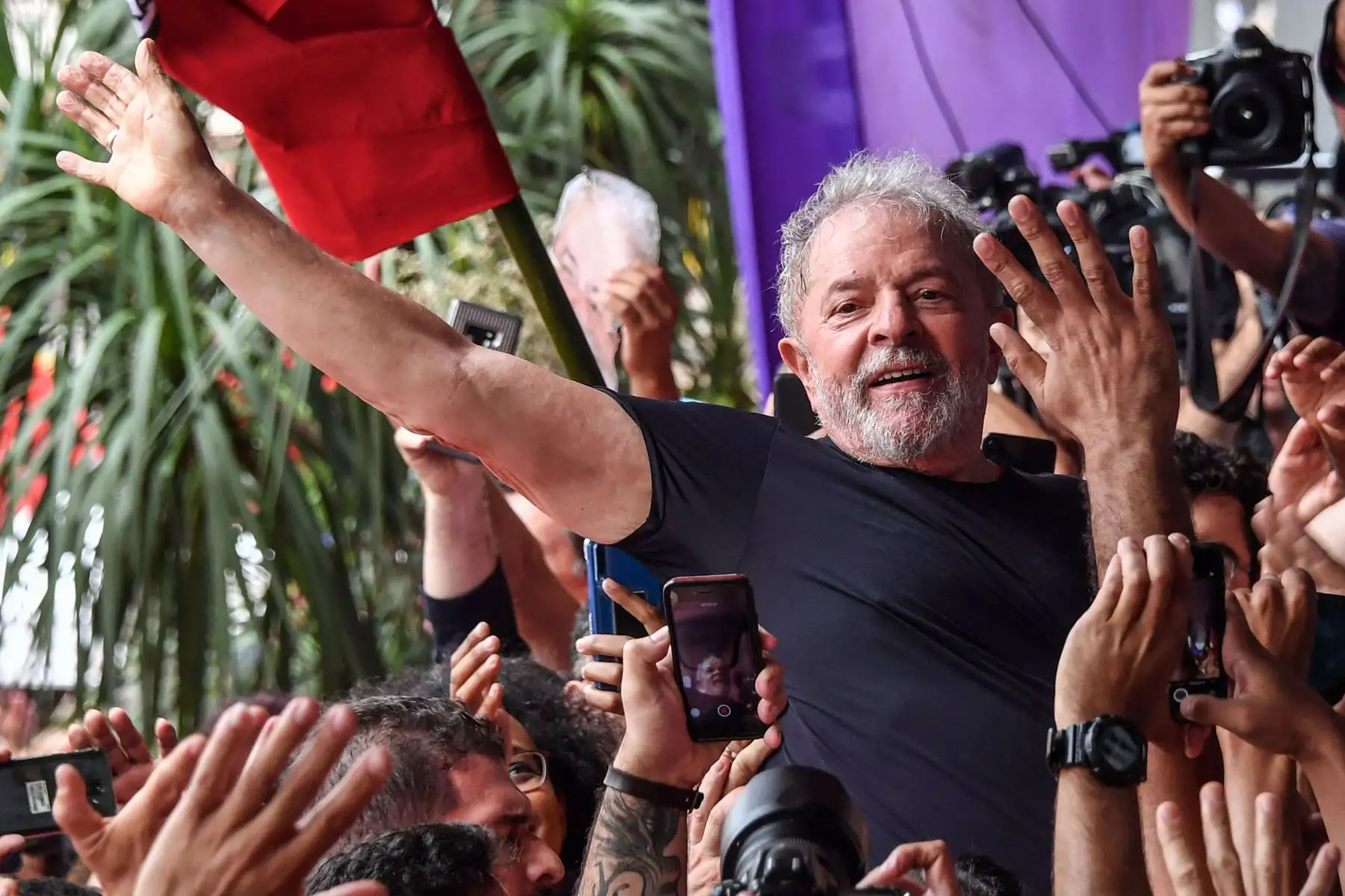 Entre tanto, recupera el derecho de presentarse a la elección presidencial de 2022. Foto: AFP