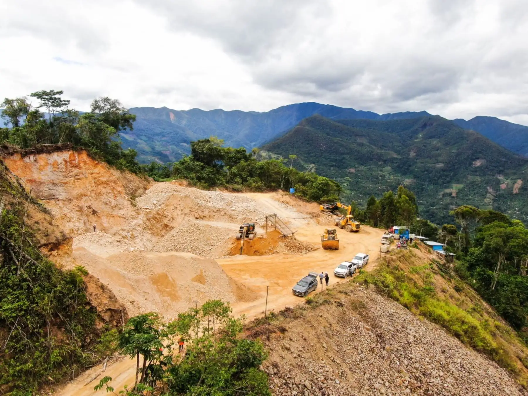 Las obras viales que se ejecutan en la provincia de Sandia, en Puno, ayudarán a impulsar el traslado y exportación de los cafés especiales que produce ese valle. ANDINA/Difusión